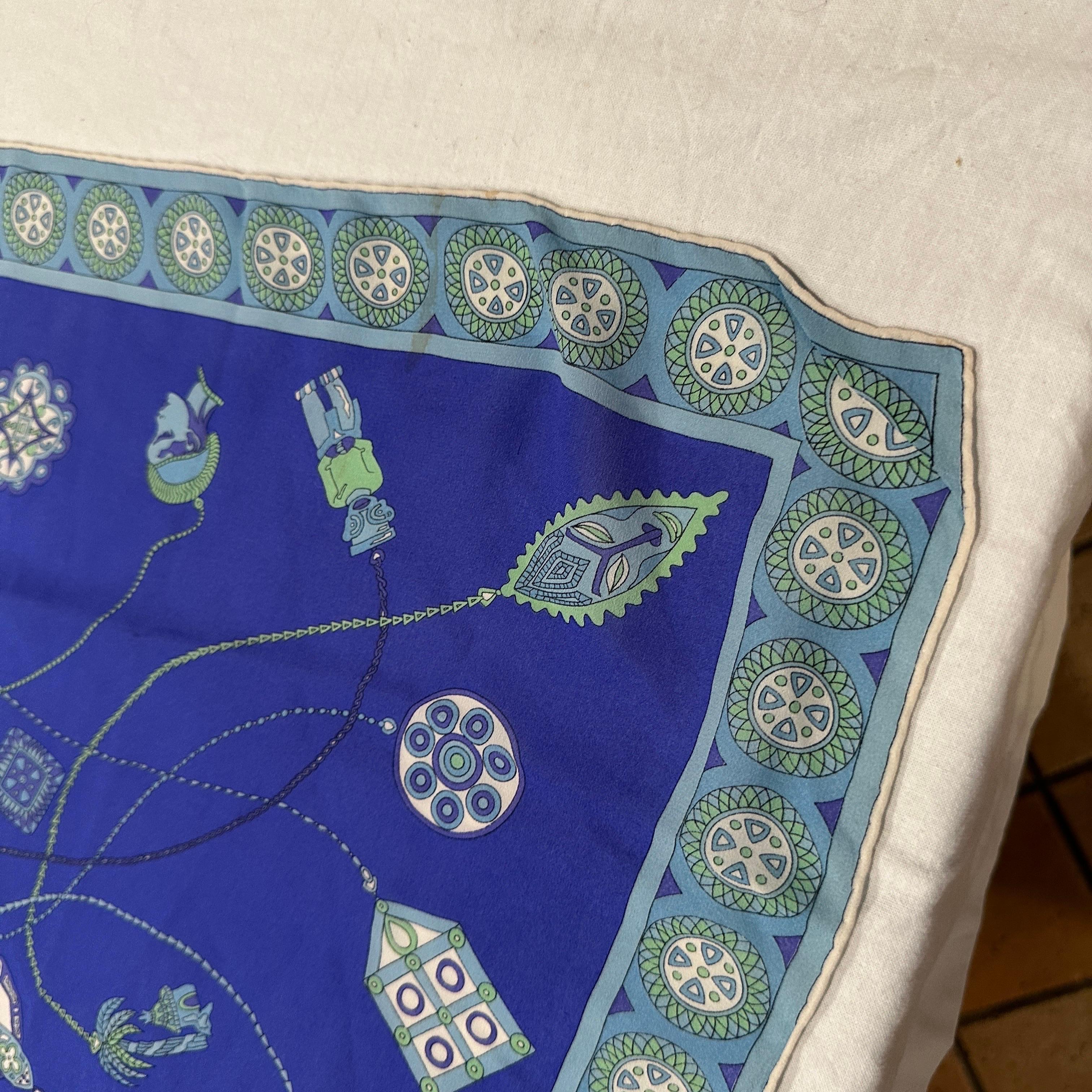 Sciarpa in seta blu di Emilio Pucci ispirata al Tribal Art degli anni '90 in vendita 2