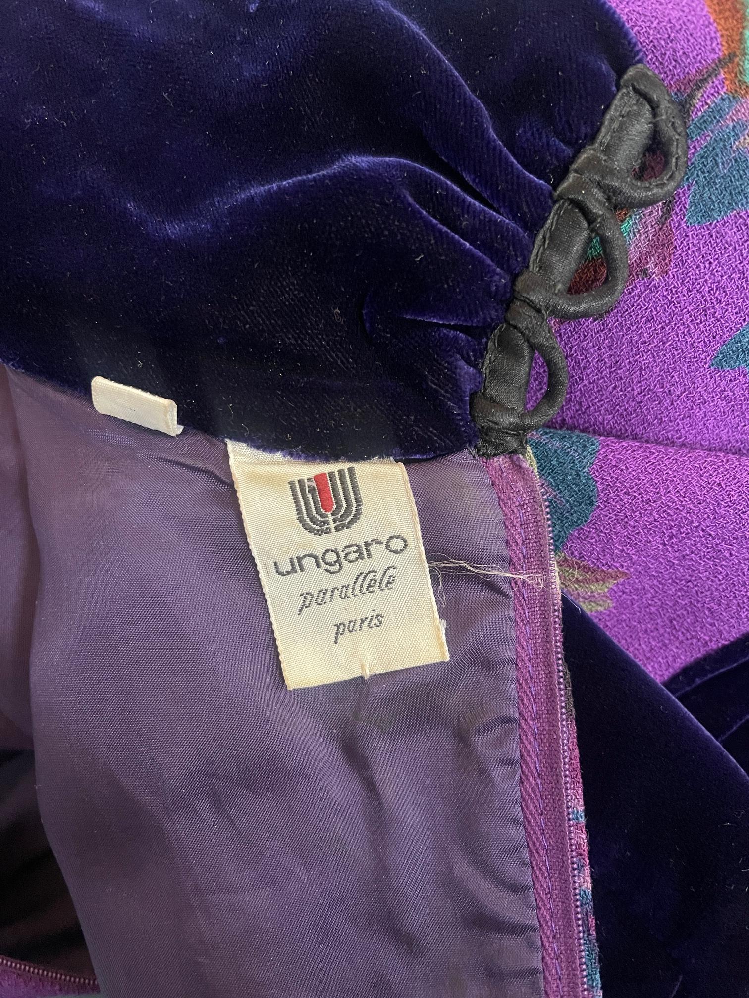 Donna Abito floreale in velluto viola Ungaro Paralelle anni '90 in vendita