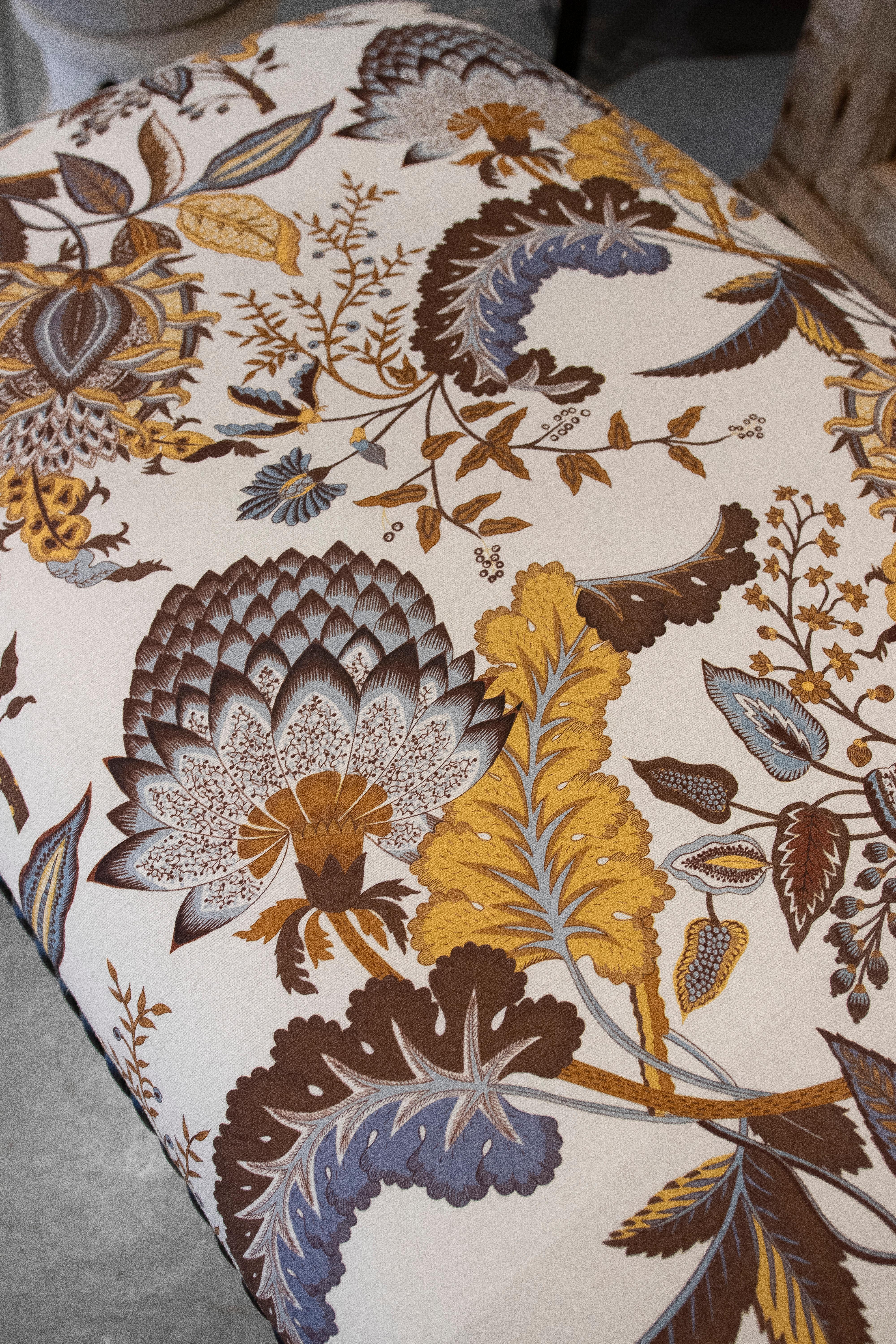 1990s Upholstered Bench with Spiral-Turned Legs and Vintage-Style Floral Fabric en vente 5