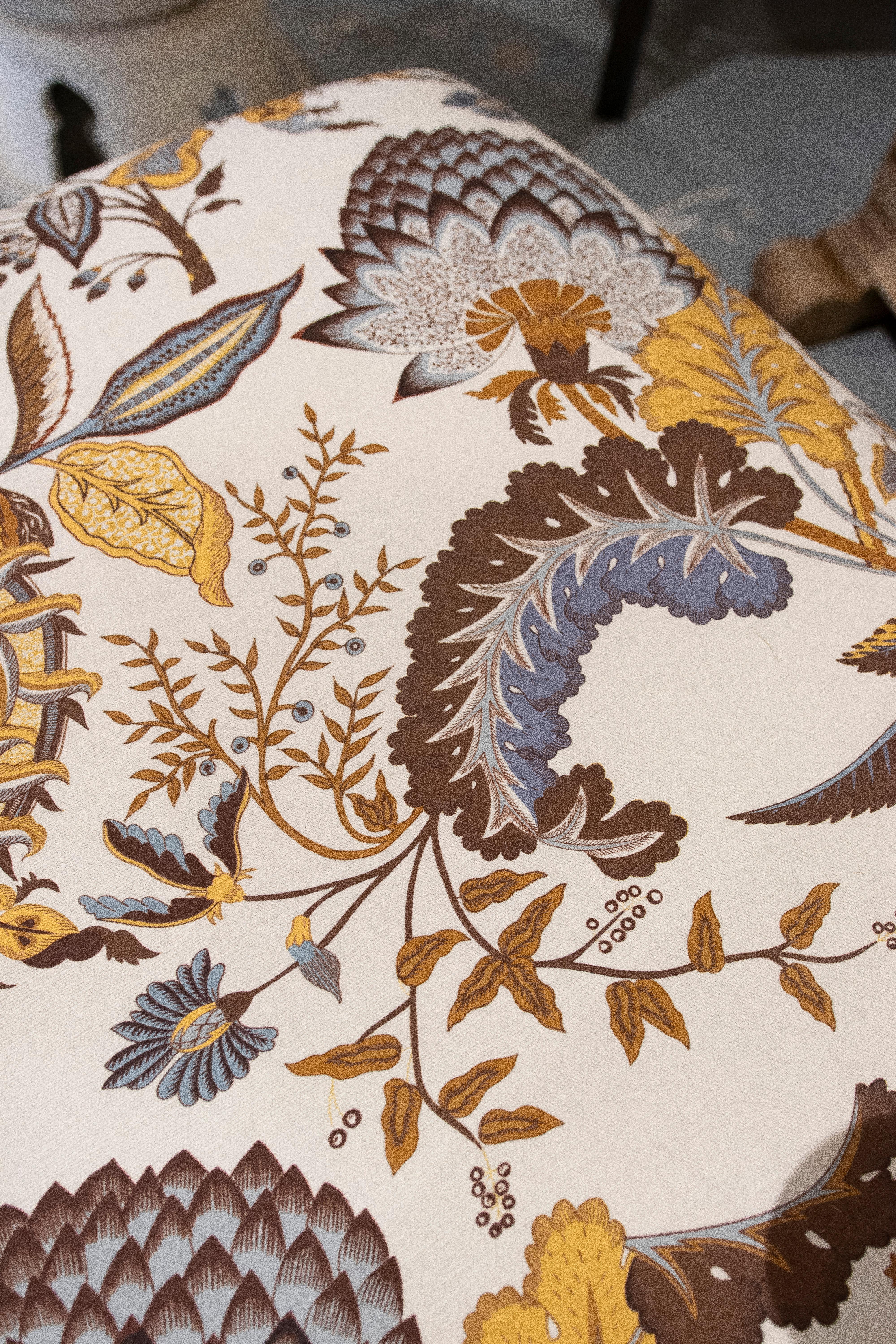 1990s Upholstered Bench with Spiral-Turned Legs and Vintage-Style Floral Fabric en vente 6