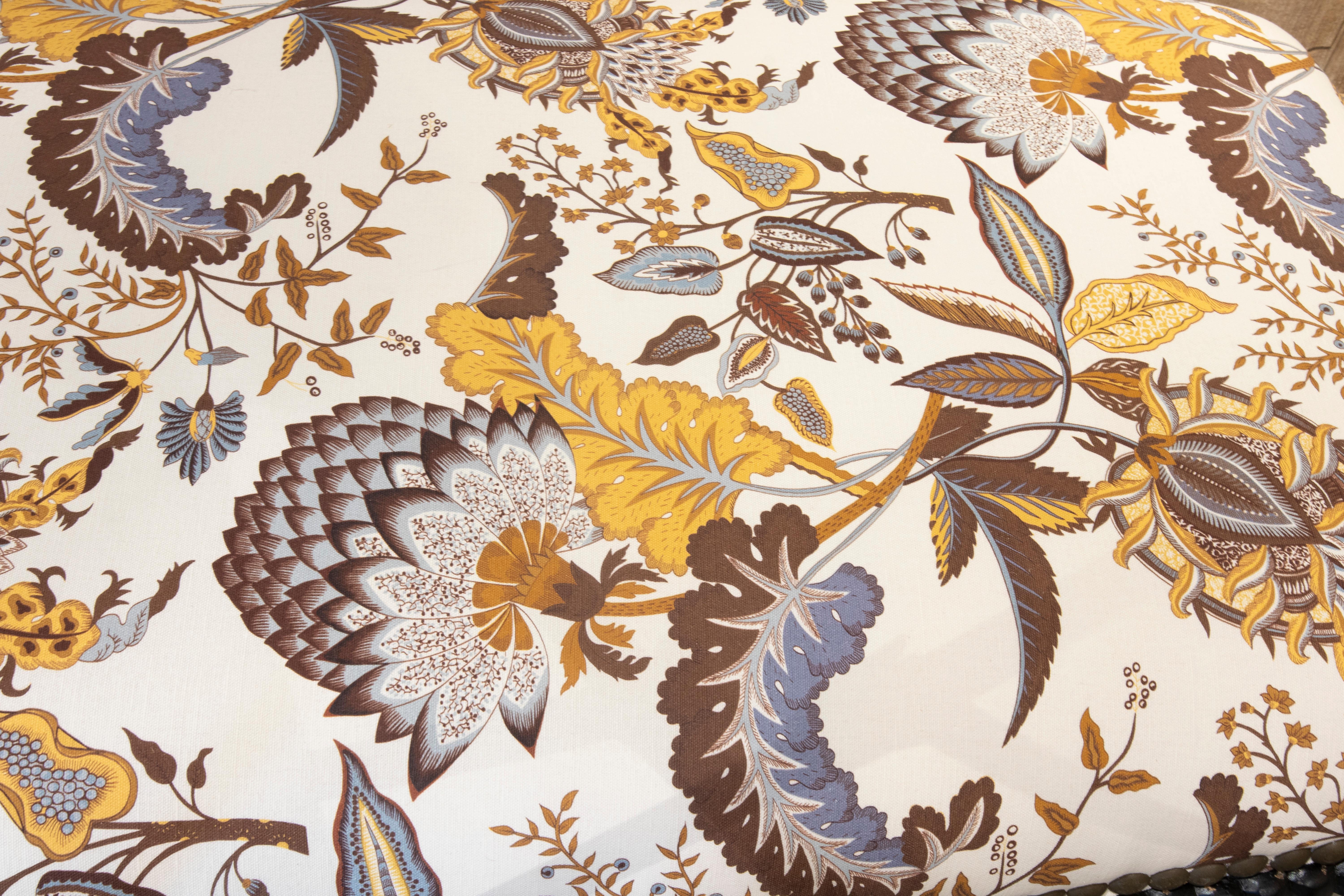 20ième siècle 1990s Upholstered Bench with Spiral-Turned Legs and Vintage-Style Floral Fabric en vente
