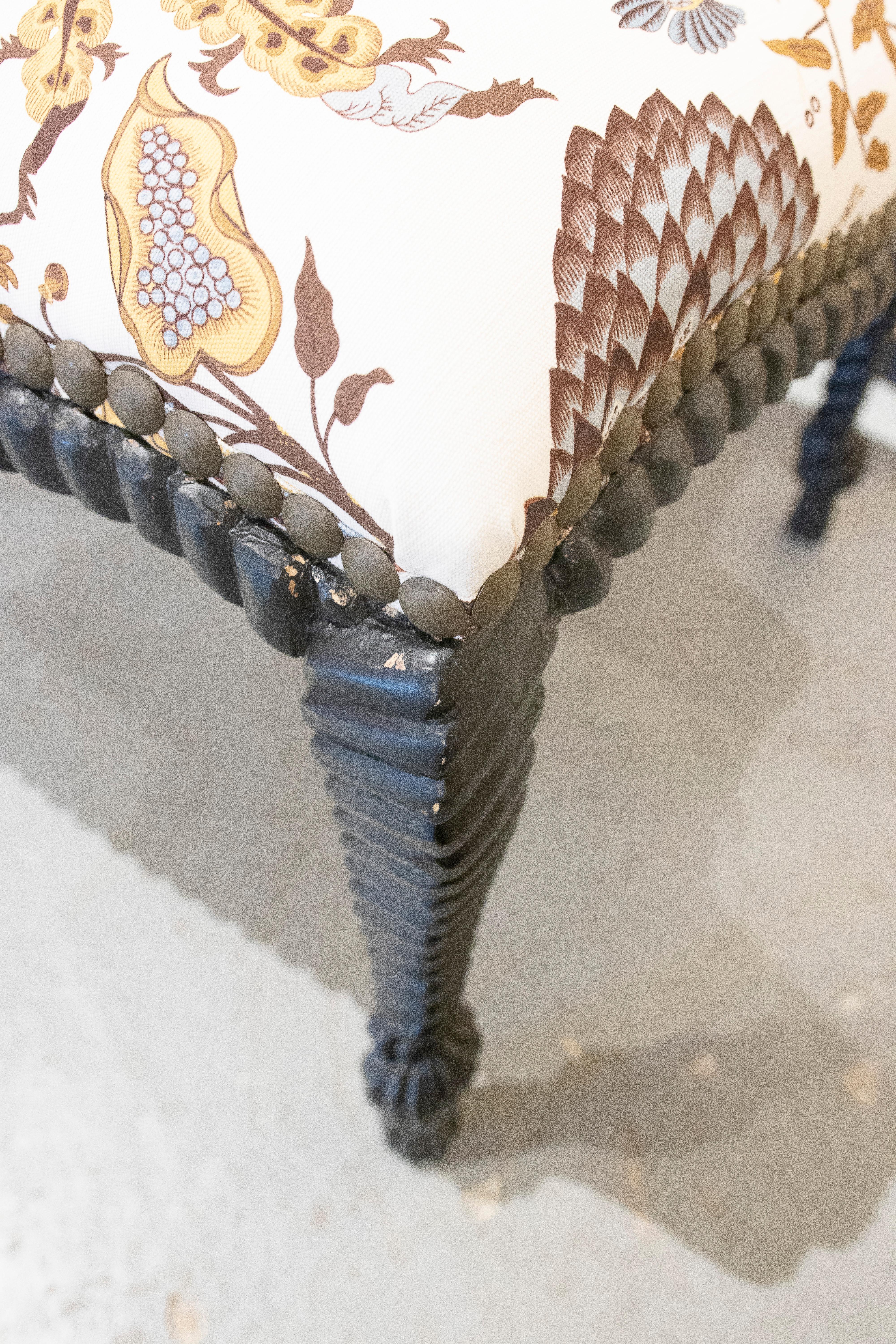 1990s Upholstered Bench with Spiral-Turned Legs and Vintage-Style Floral Fabric en vente 3