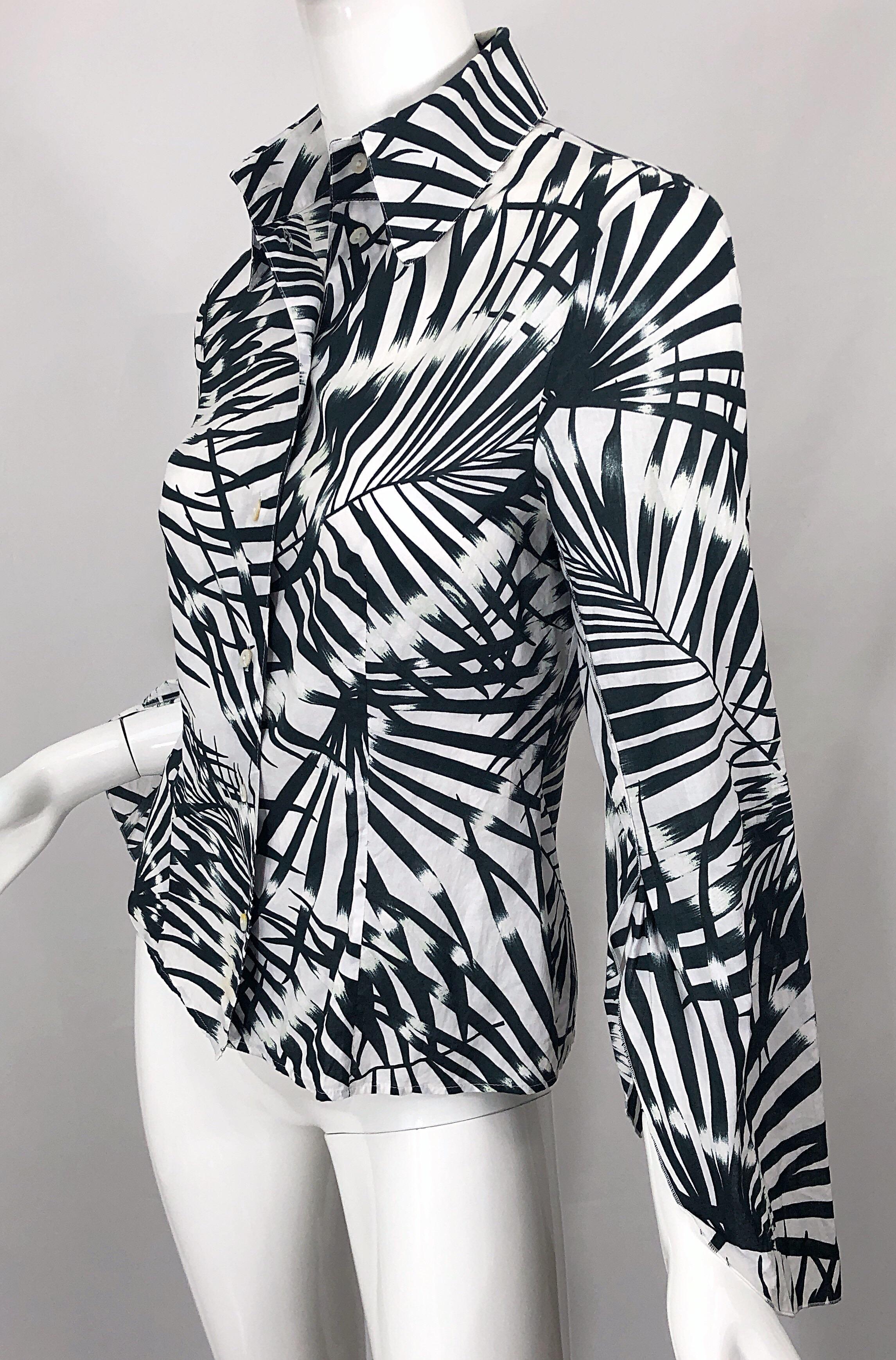 1990er Valentino Schwarzes und weißes langärmeliges Hemdbluse mit Palmenmuster aus Baumwolle im Angebot 5