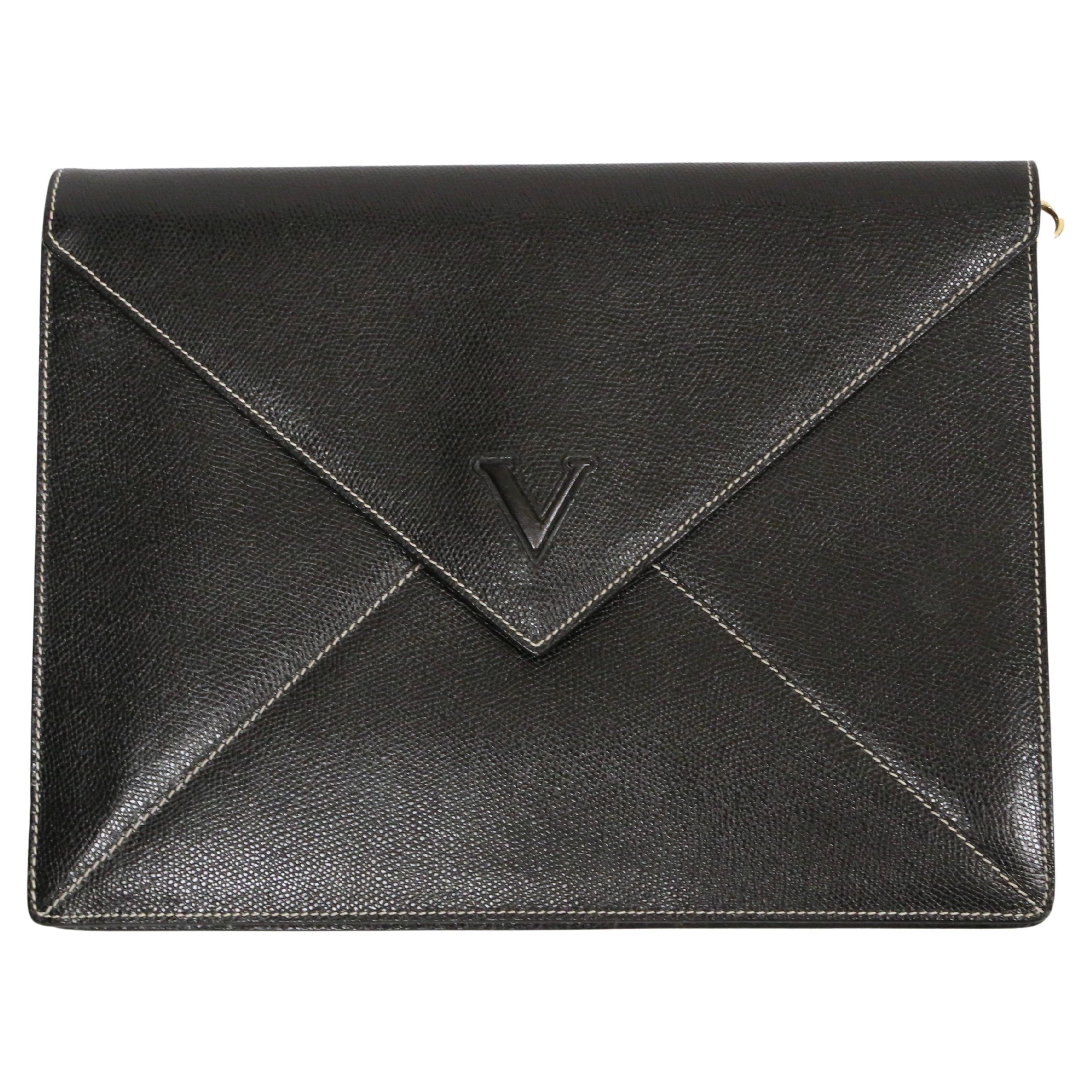  1990's VALENTINO black textured leather convertible 'envelope' clutch bag For Sale