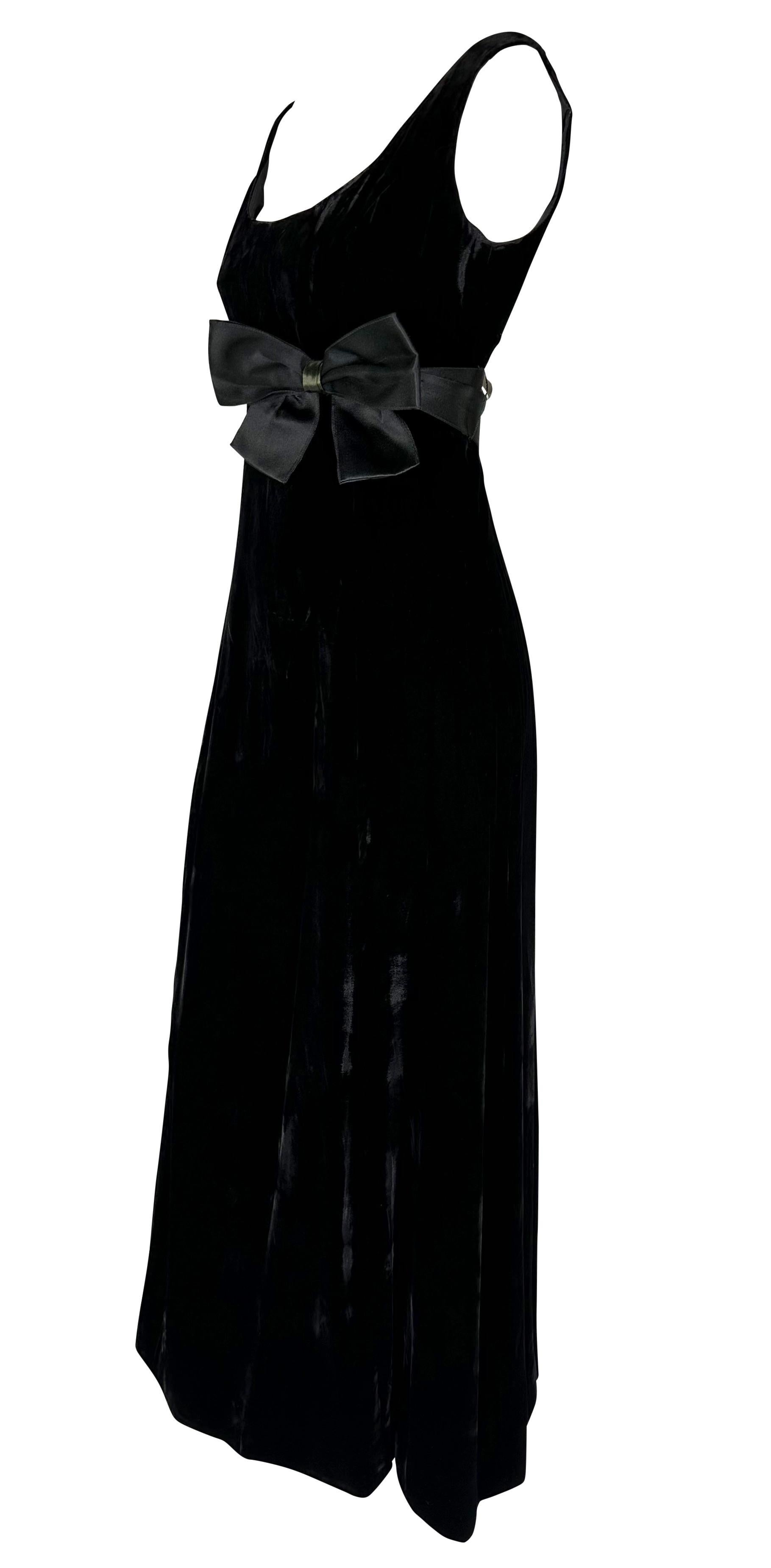 1990s Valentino Garavani Black Velvet Satin Bow Flare Sleeveless Evening Gown In Good Condition For Sale In West Hollywood, CA