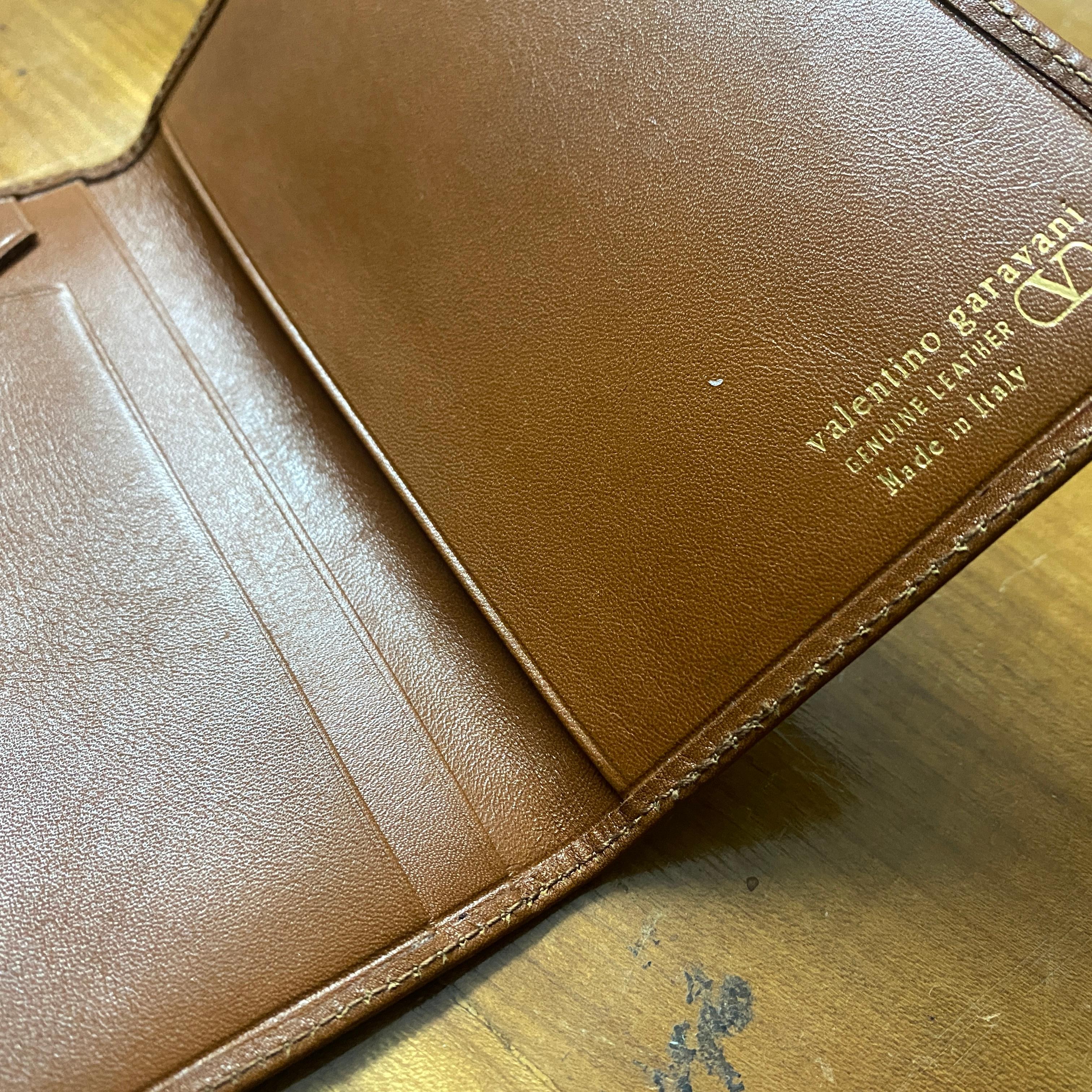 1990er Valentino Garavani Braunes Leder Dokumentenmappe im Angebot 1
