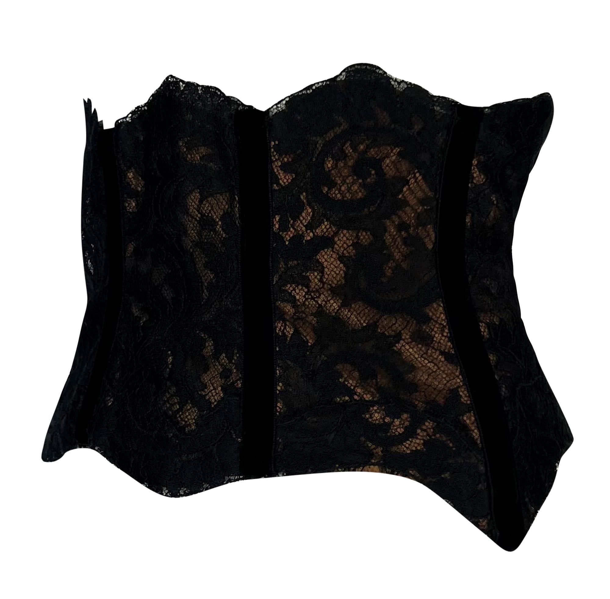 This Valentino Garavani corset waist belt from the 1990s is crafted in copper satin with an elegant black lace overlay. The structured design features delicate floral lace detailing framed by vertical black velvet trim and internal