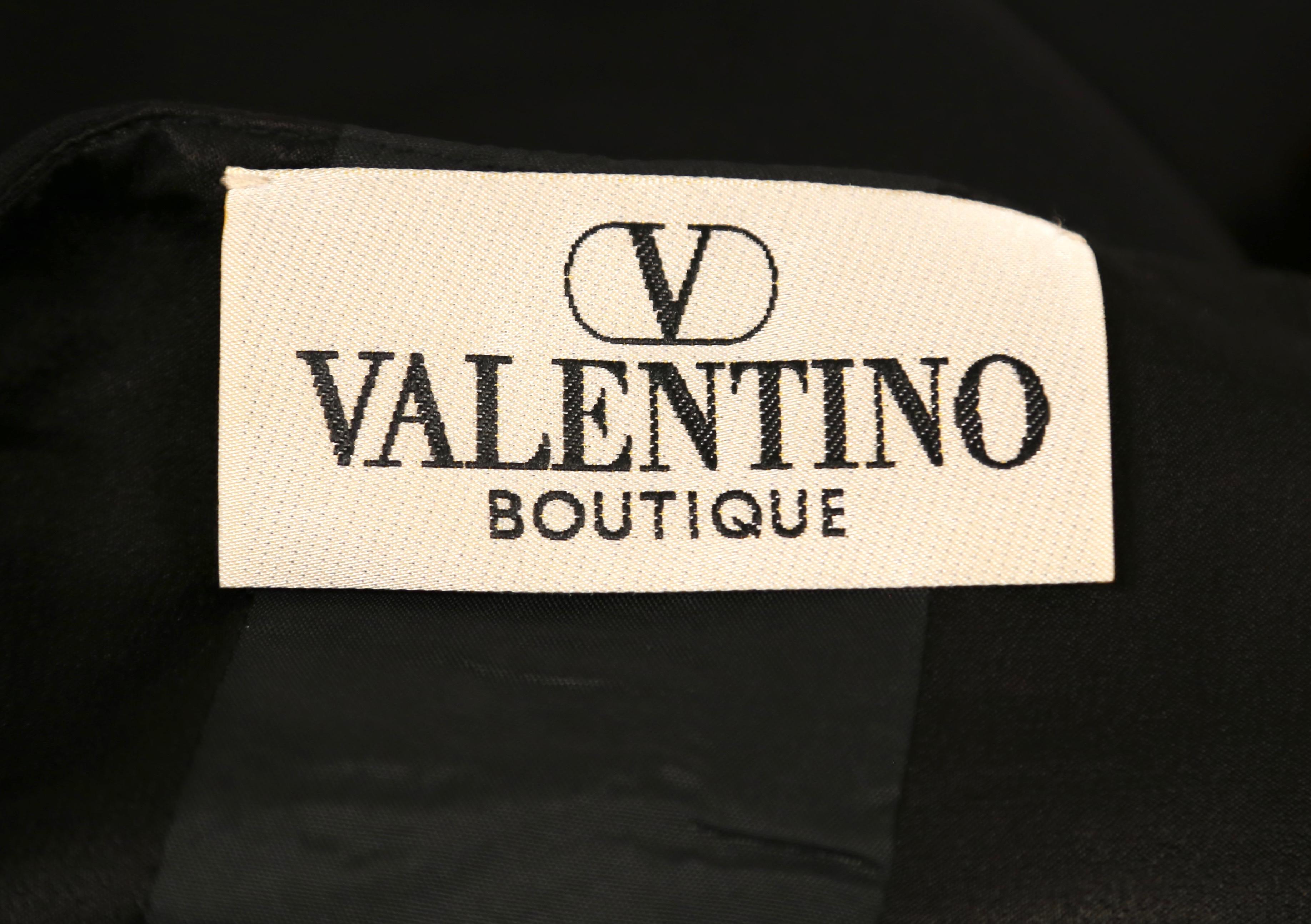 VALENTINO Robe en soie grecque plissée à une épaule rouge, années 1990 en vente 2