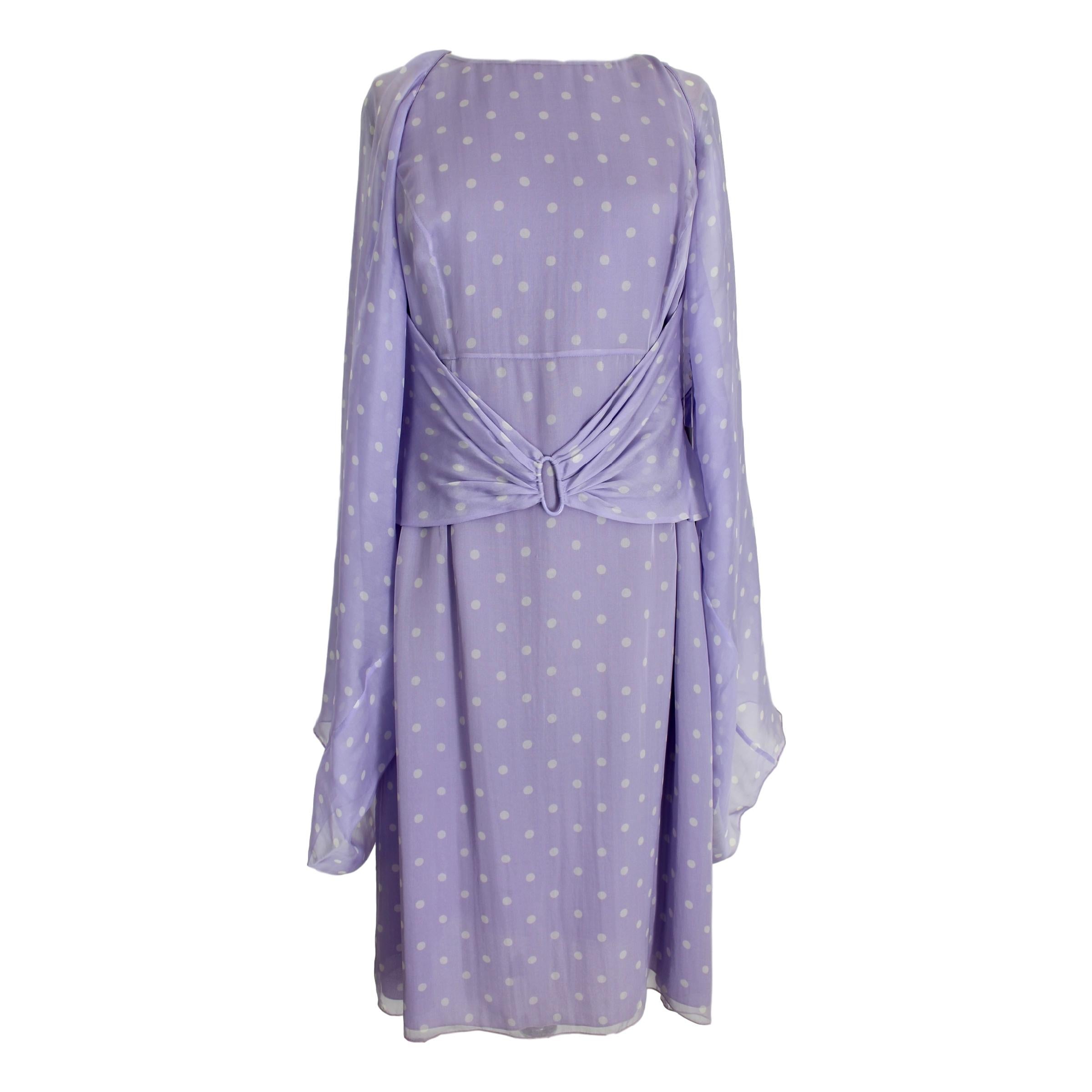 Valentino Roma vintage evening dress, lilac color with white dots, 100% silk. Soft sheath dress model with waist belt, stole with sleeves with adjustable laces along the back. 90s. Made in Italy. New with tag.

Size: 50 It 16 Us 18 Uk

Shoulder: 50