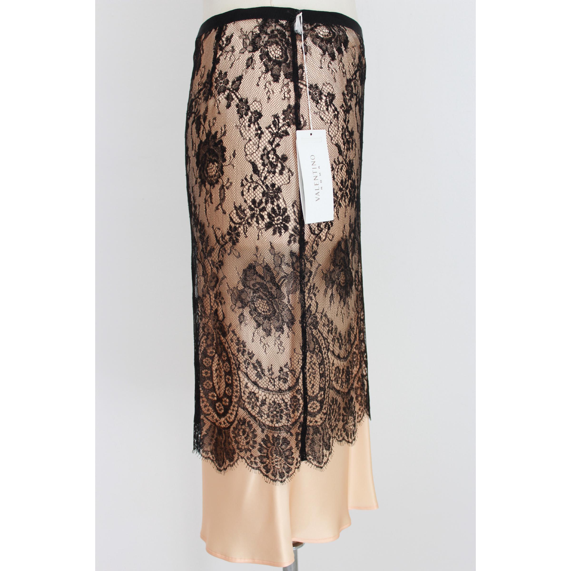 1990s Valentino Roma Beige and Black Silk Lace Long Skirt In New Condition In Brindisi, Bt