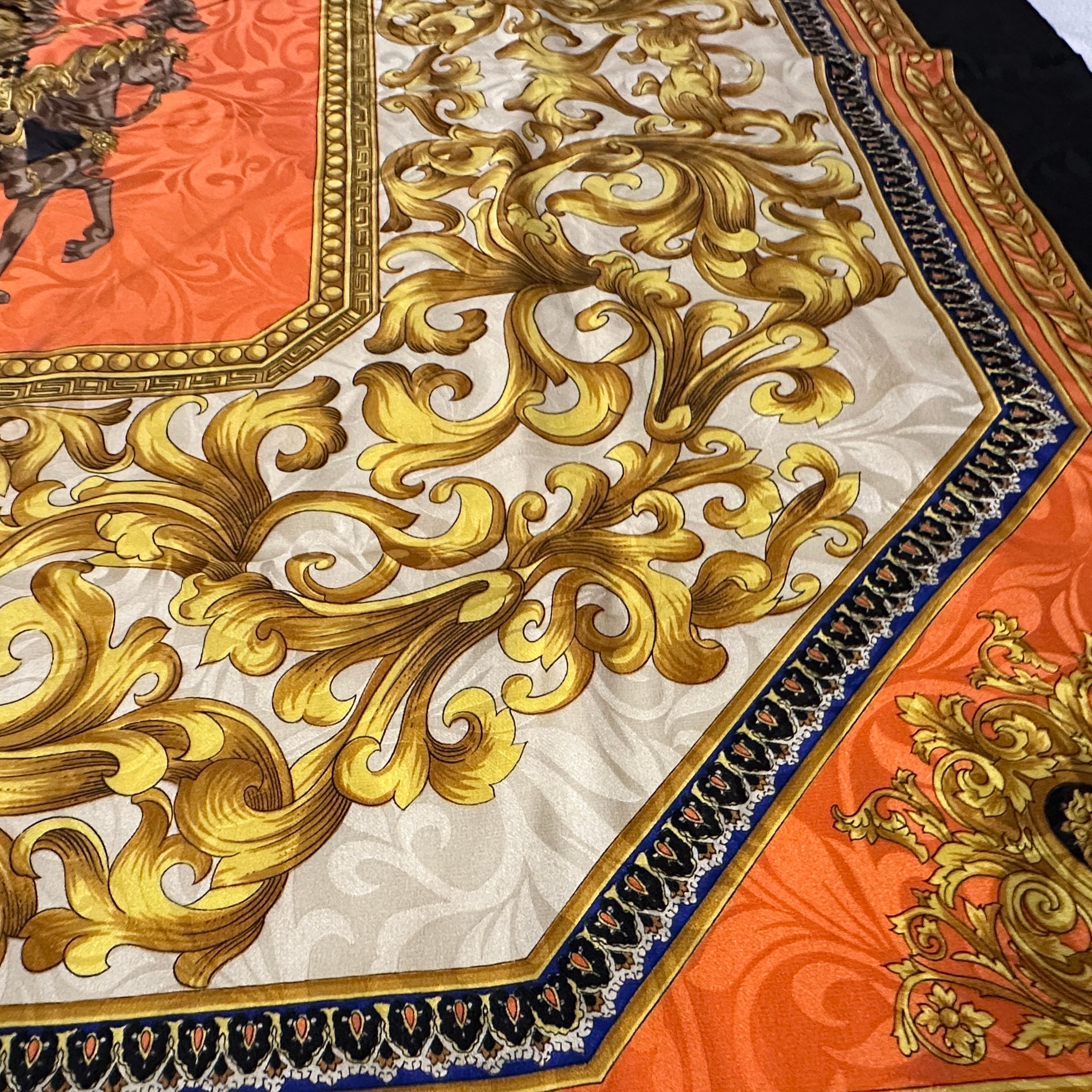 Sciarpa Versace anni '90 in stile barocco in seta arancione, nera e dorata in vendita 6