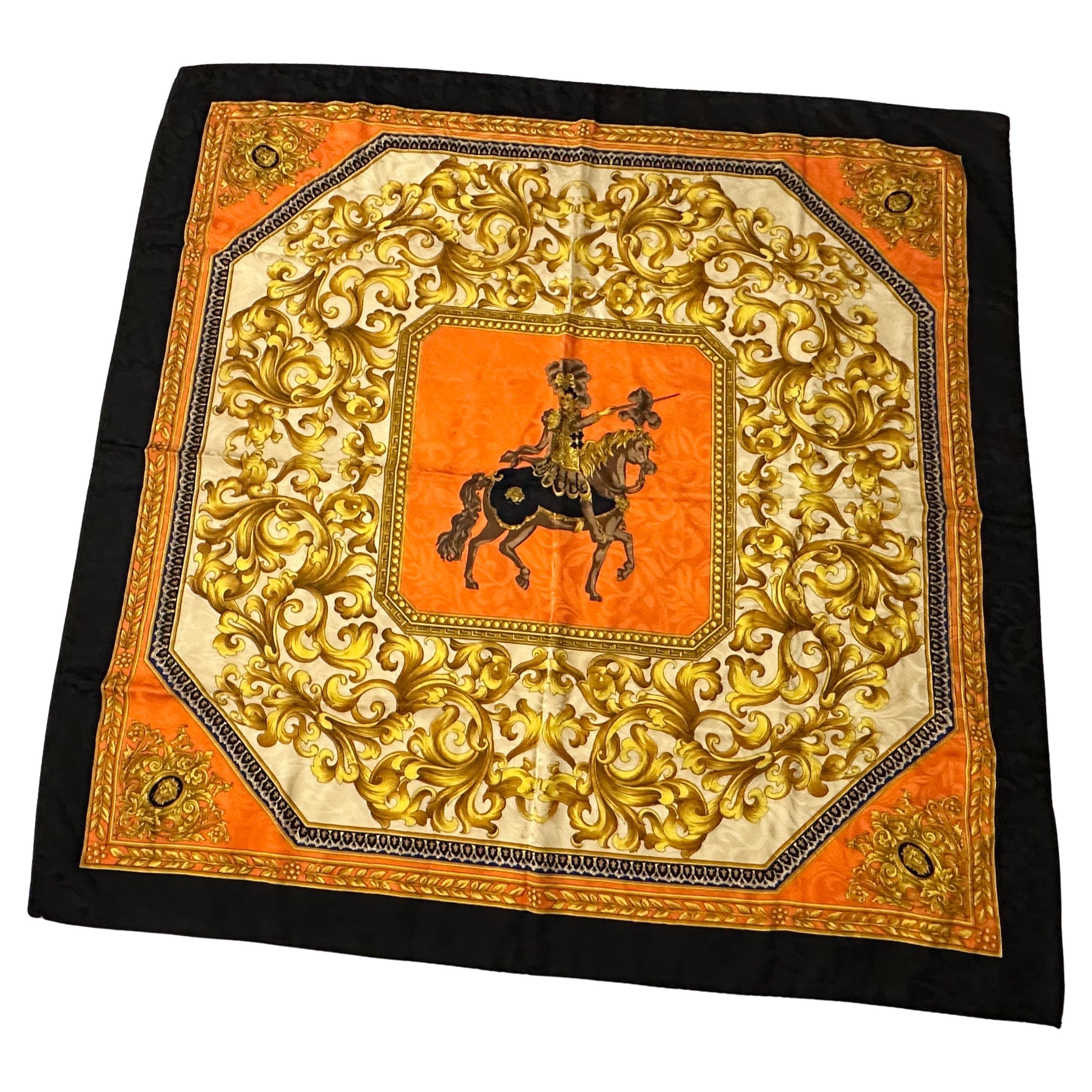 Marrone Sciarpa Versace anni '90 in stile barocco in seta arancione, nera e dorata in vendita