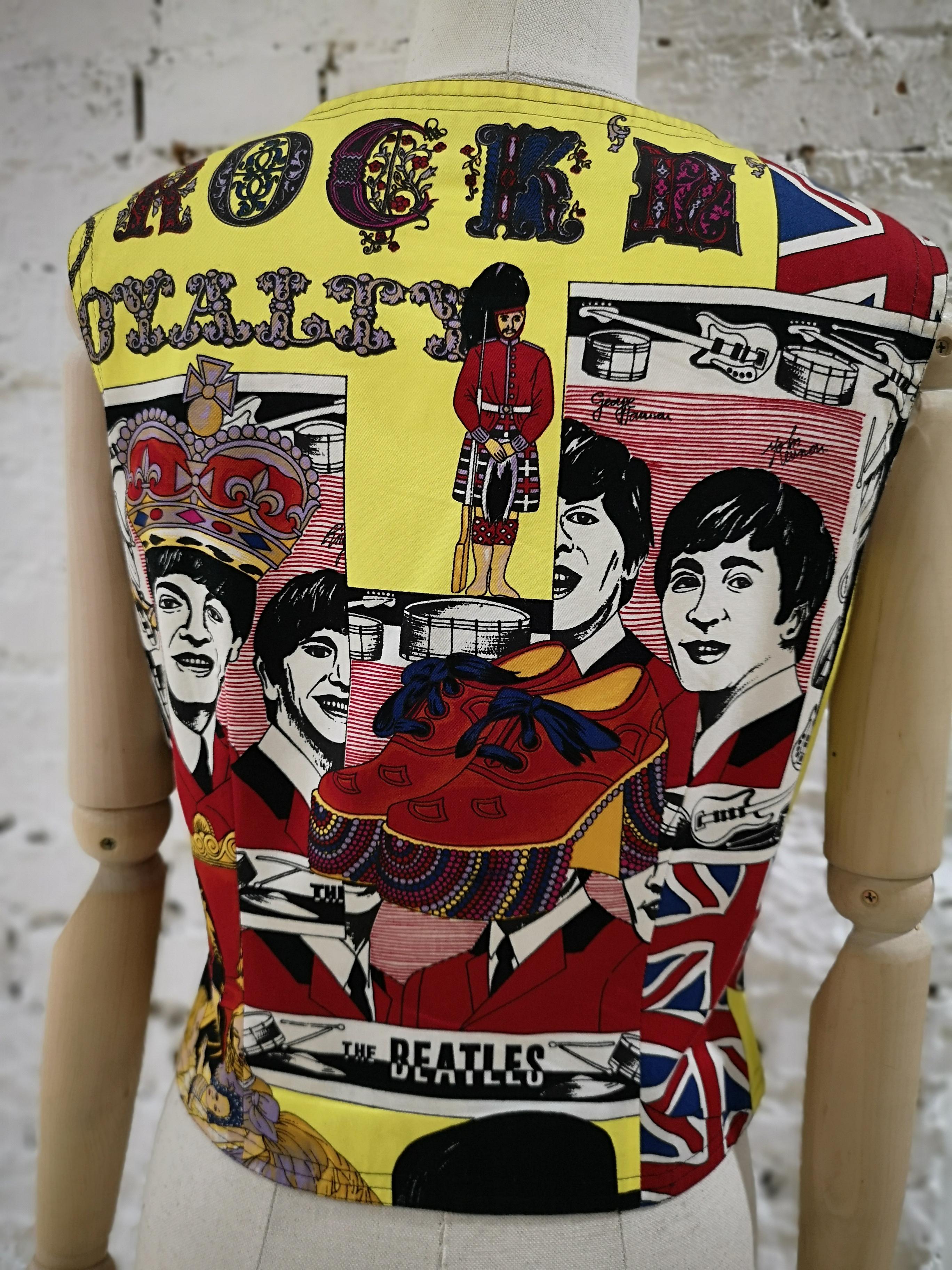1990s Versace Beatles vest / gilet
Beatles sex pistols rock royalty, baroque print
Totally made in italy in size M