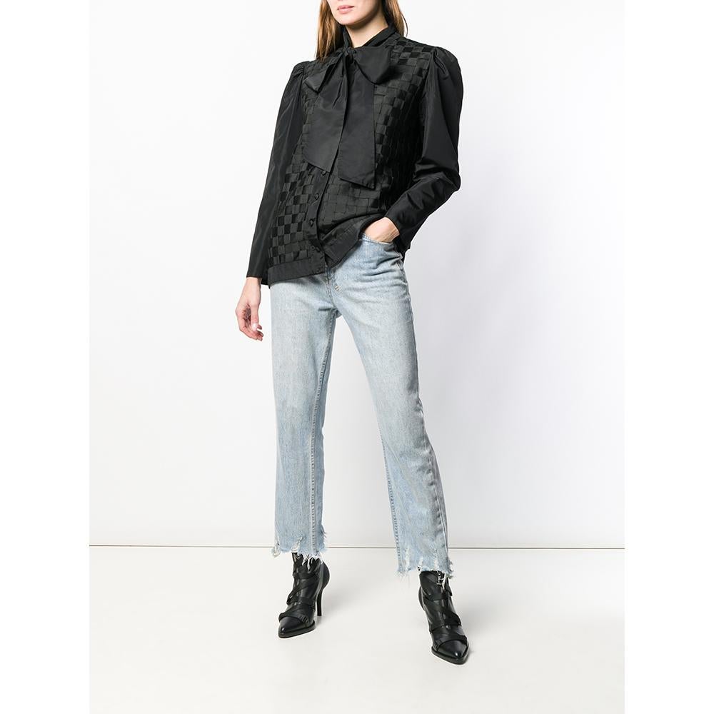 Versace shirt with bow in black silk blend. Structured design, Lavallière collar, long sleeves and front buttoning.
Years: 90s

Made in Italy

Size: 42 IT

Flat measurements

Height: 71 cm
Shoulders: 37 cm
Bust: 49 cm
Sleeves: 63 cm