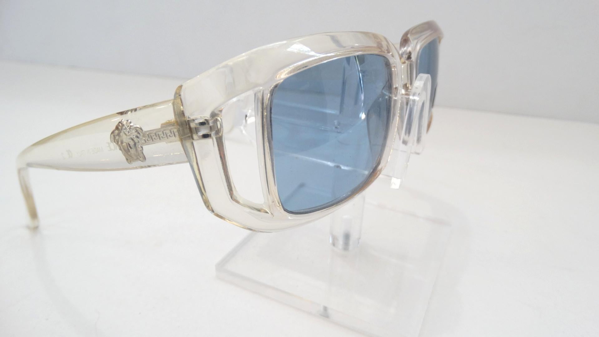 Versace 1990s Clear Rectangular Frame Sunglasses In Good Condition For Sale In Scottsdale, AZ