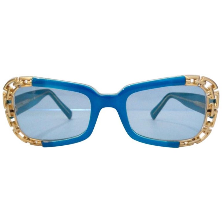 Versace 1990s Dead Stock Chain Link Trim Sunglasses at 1stDibs | blue versace  sunglasses, versace chain sunglasses, versace sunglasses with chain