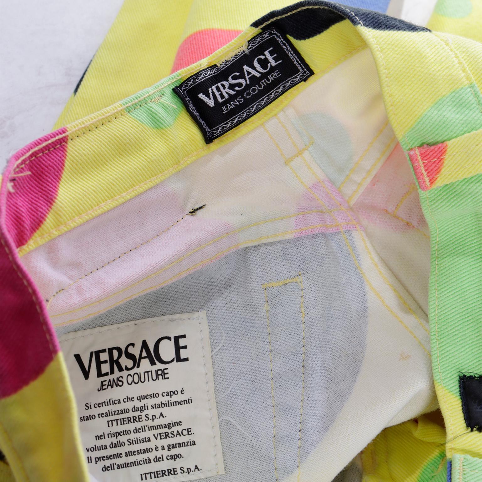 1990er Versace Jeans Couture Gelbe Hose mit mehrfarbigen Tupfen im Angebot 8