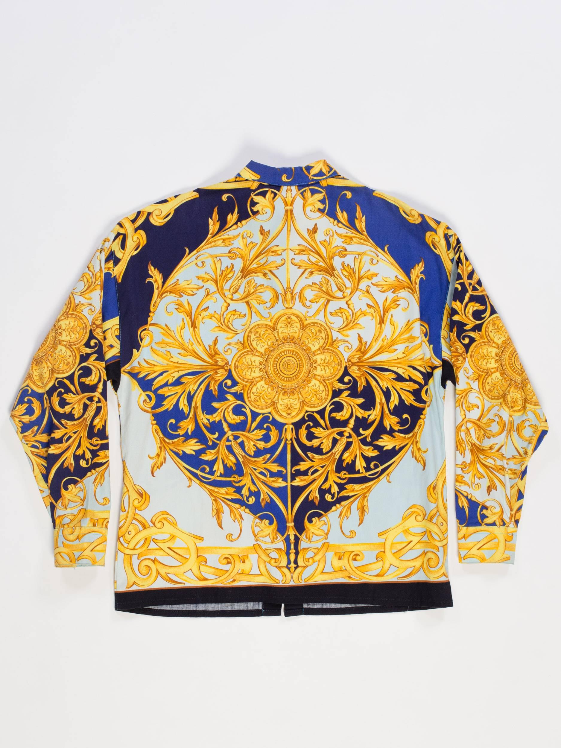 Arancia 1990S VERSUS GIANNI VERSACE Lungo in twill di cotone blu e bianco con stampa barocca dorata