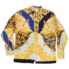 1990S VERSUS GIANNI VERSACE Lungo in twill di cotone blu e bianco con stampa barocca dorata