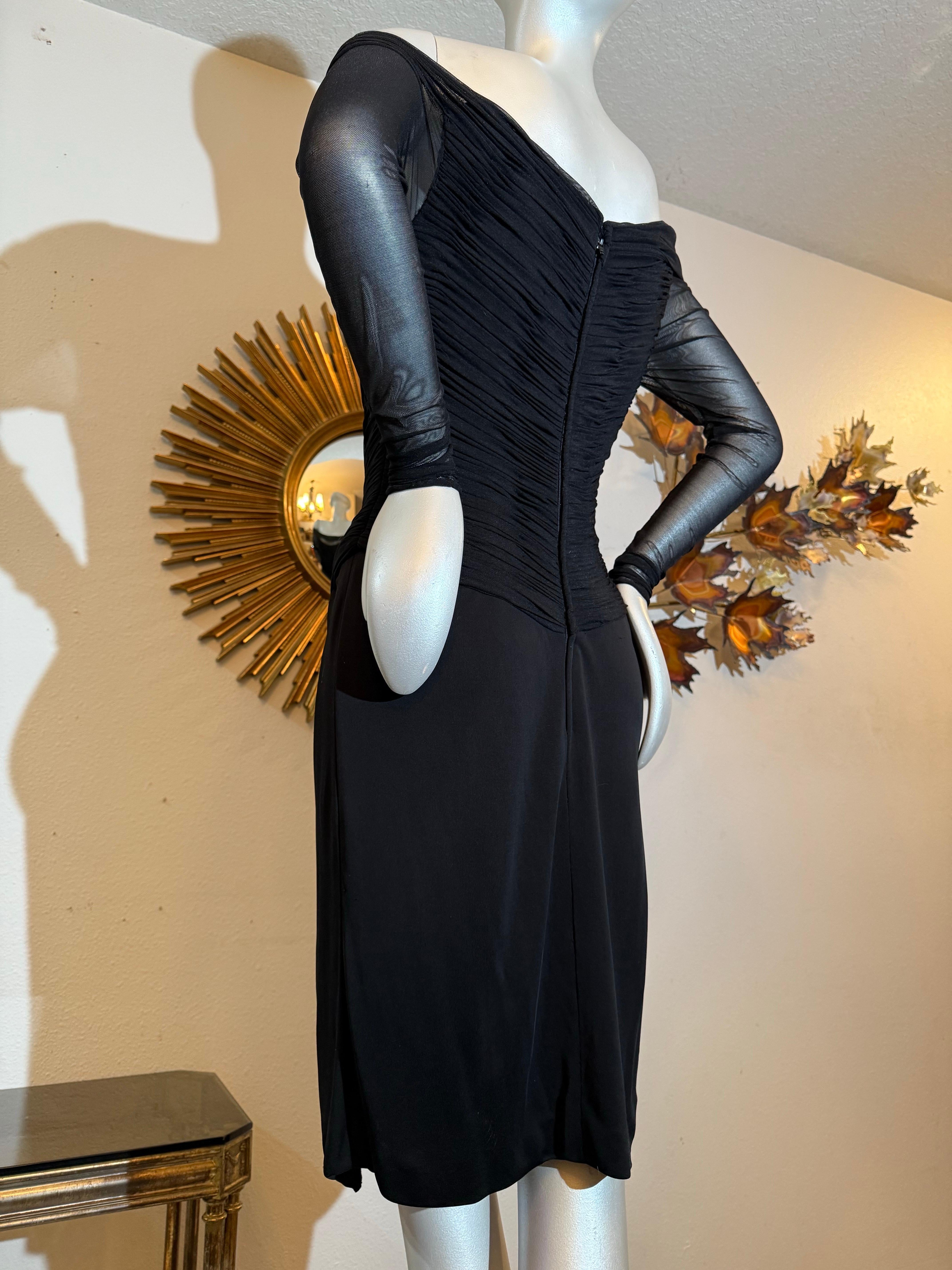 1990s Vicky Tiel Couture Vestido de cóctel negro con hombros descubiertos y corsé en venta 5