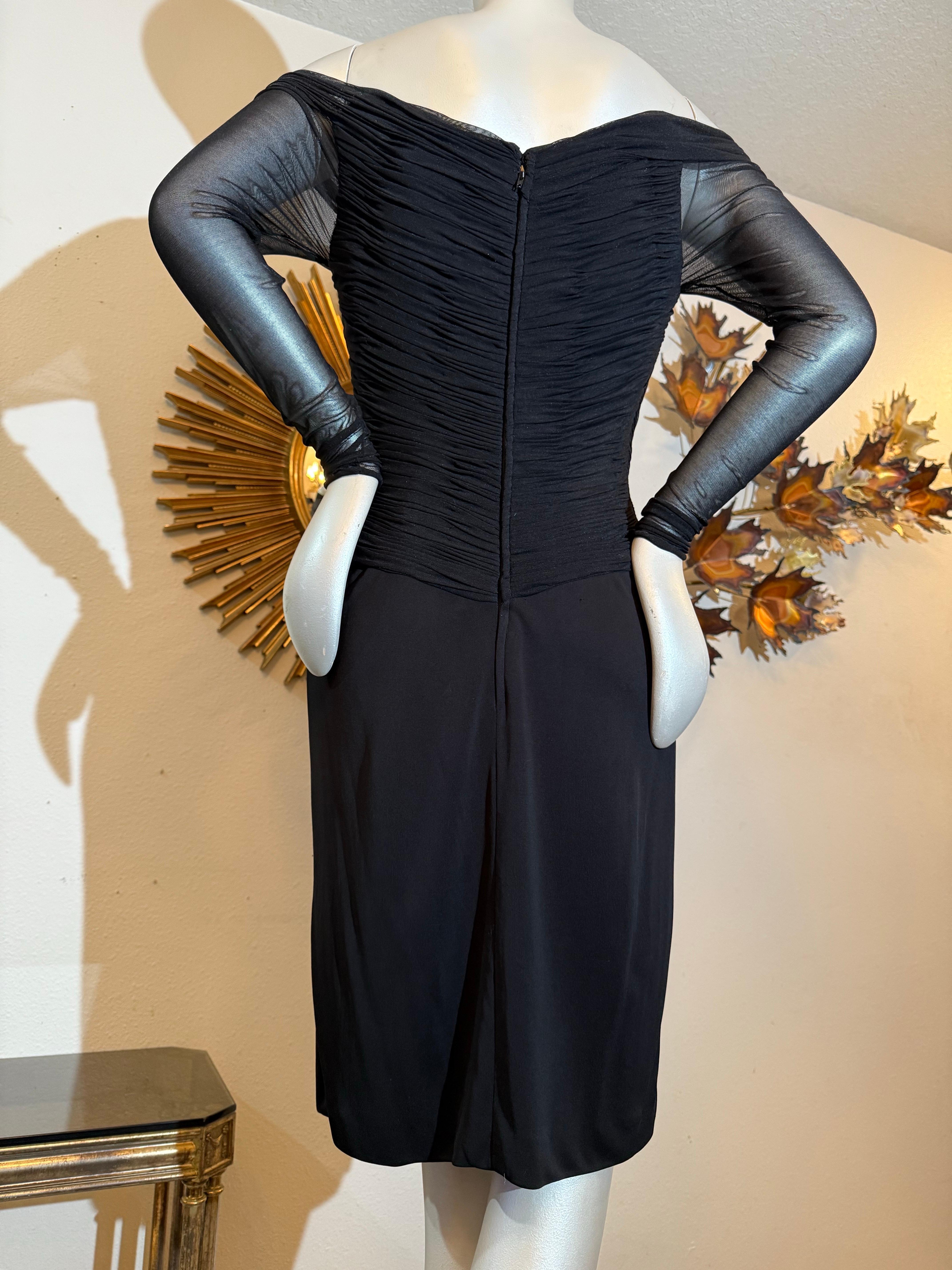 1990s Vicky Tiel Couture Vestido de cóctel negro con hombros descubiertos y corsé en venta 1