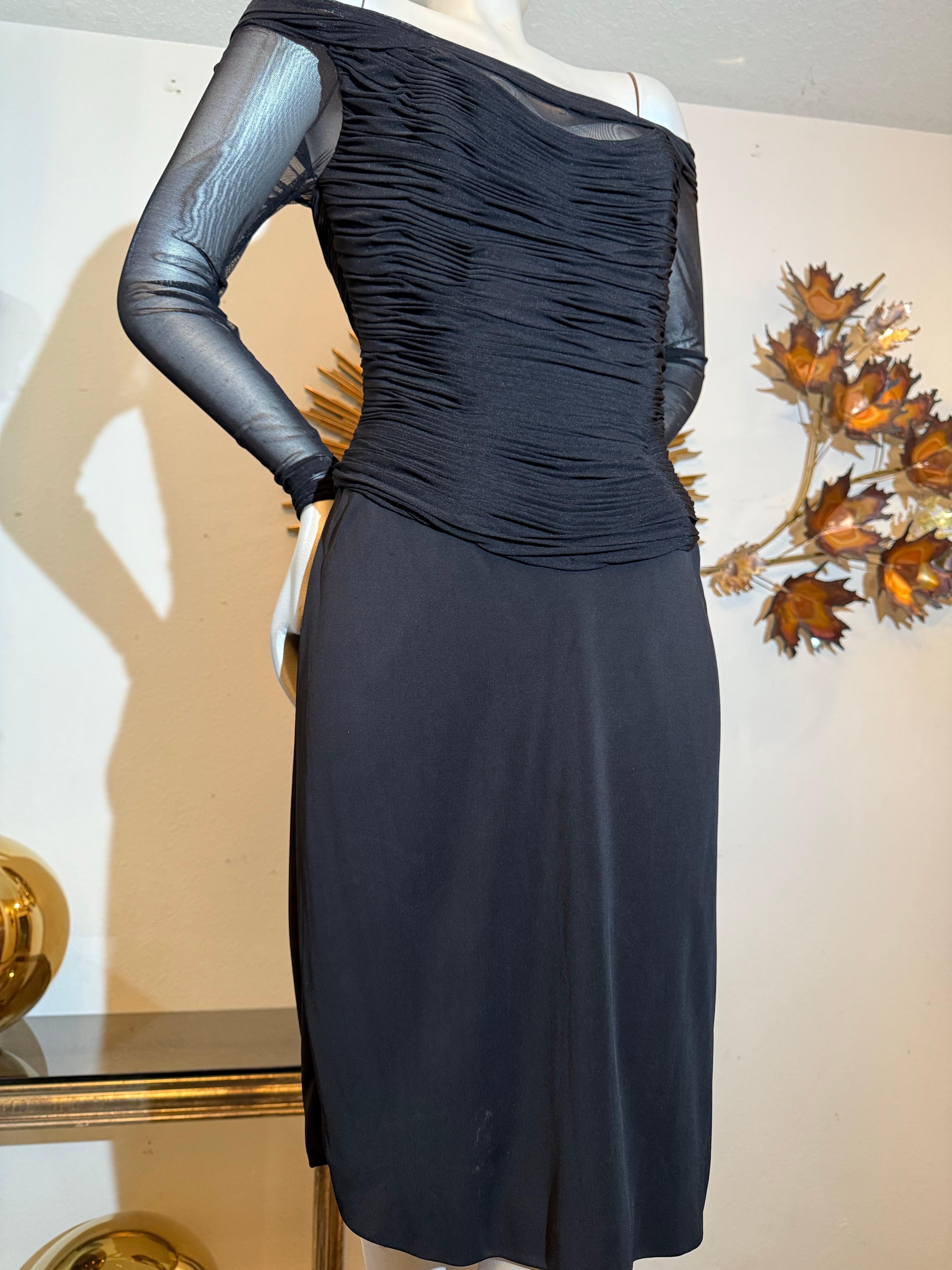 1990s Vicky Tiel Couture Vestido de cóctel negro con hombros descubiertos y corsé en venta 3