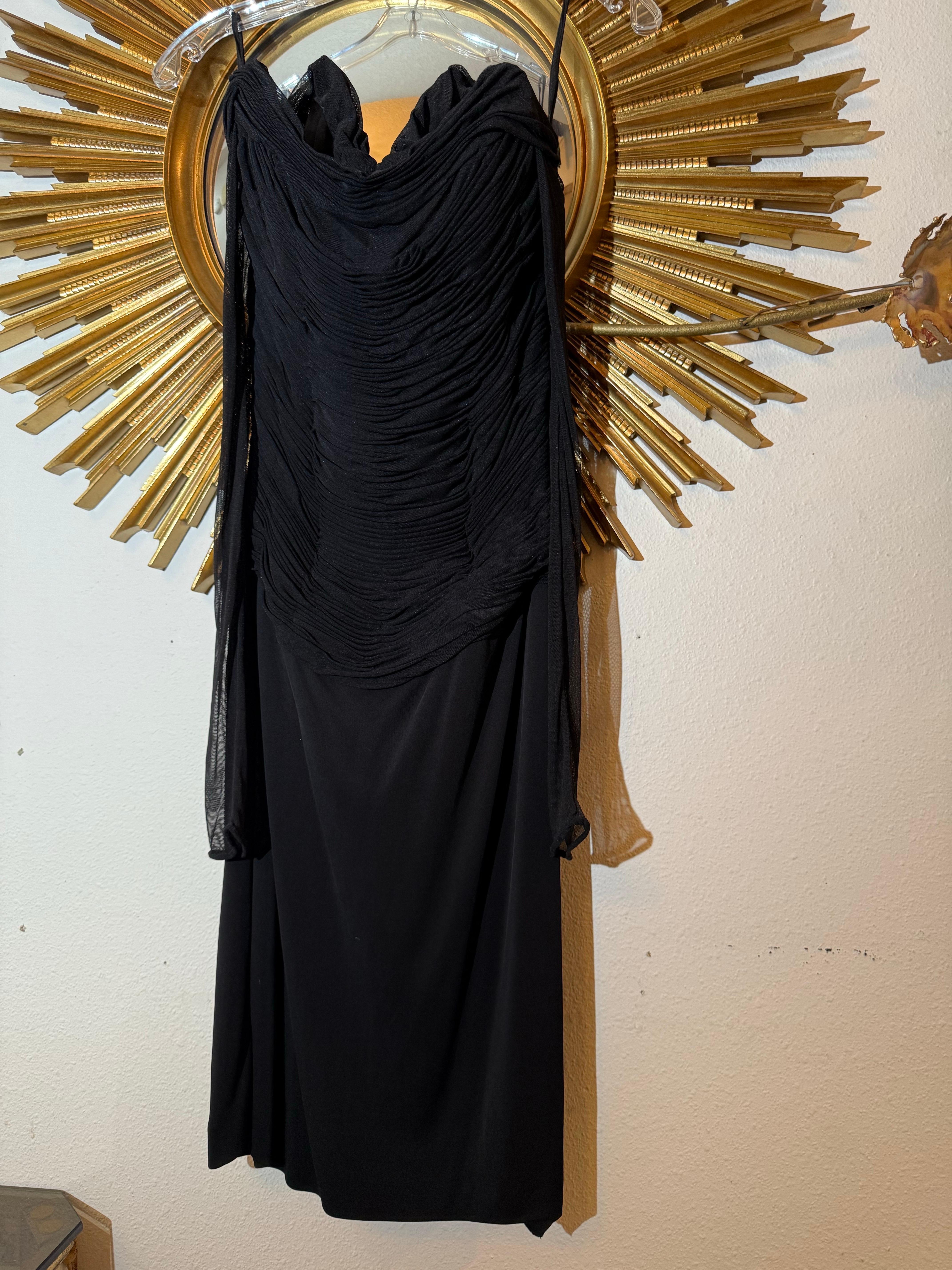 1990s Vicky Tiel Couture Vestido de cóctel negro con hombros descubiertos y corsé en venta 4