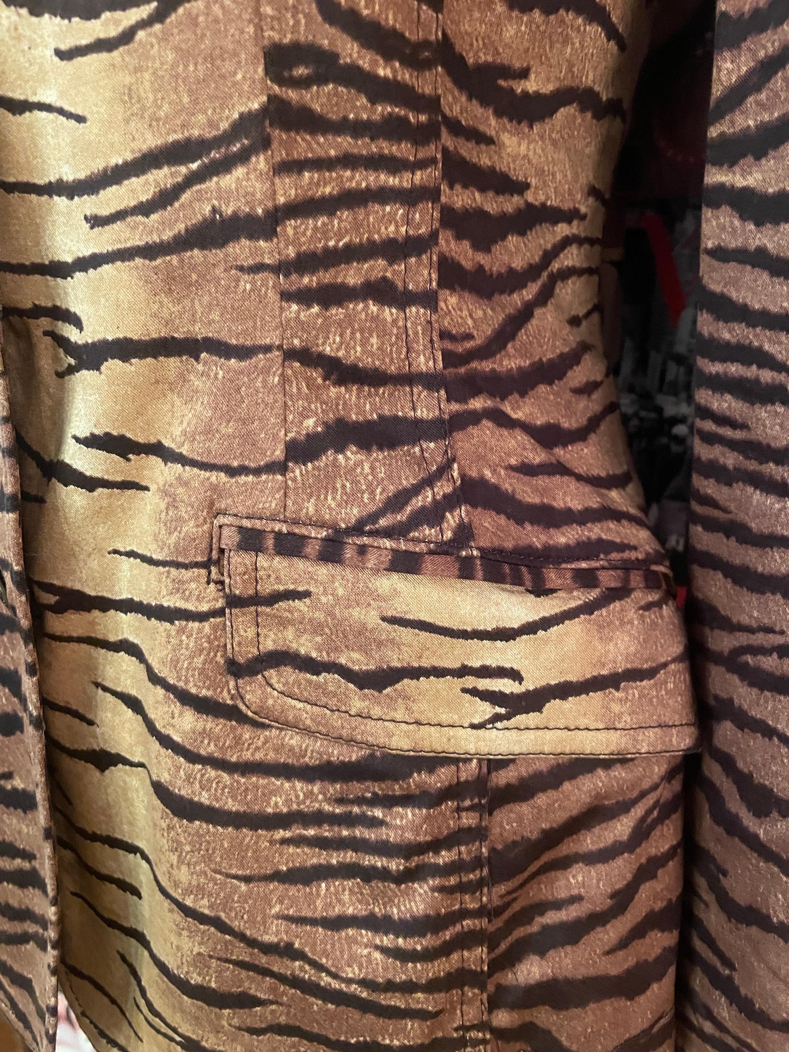 Chaqueta blazer con estampado animal vintage de los años 90 de Moschino Jeans en venta 5