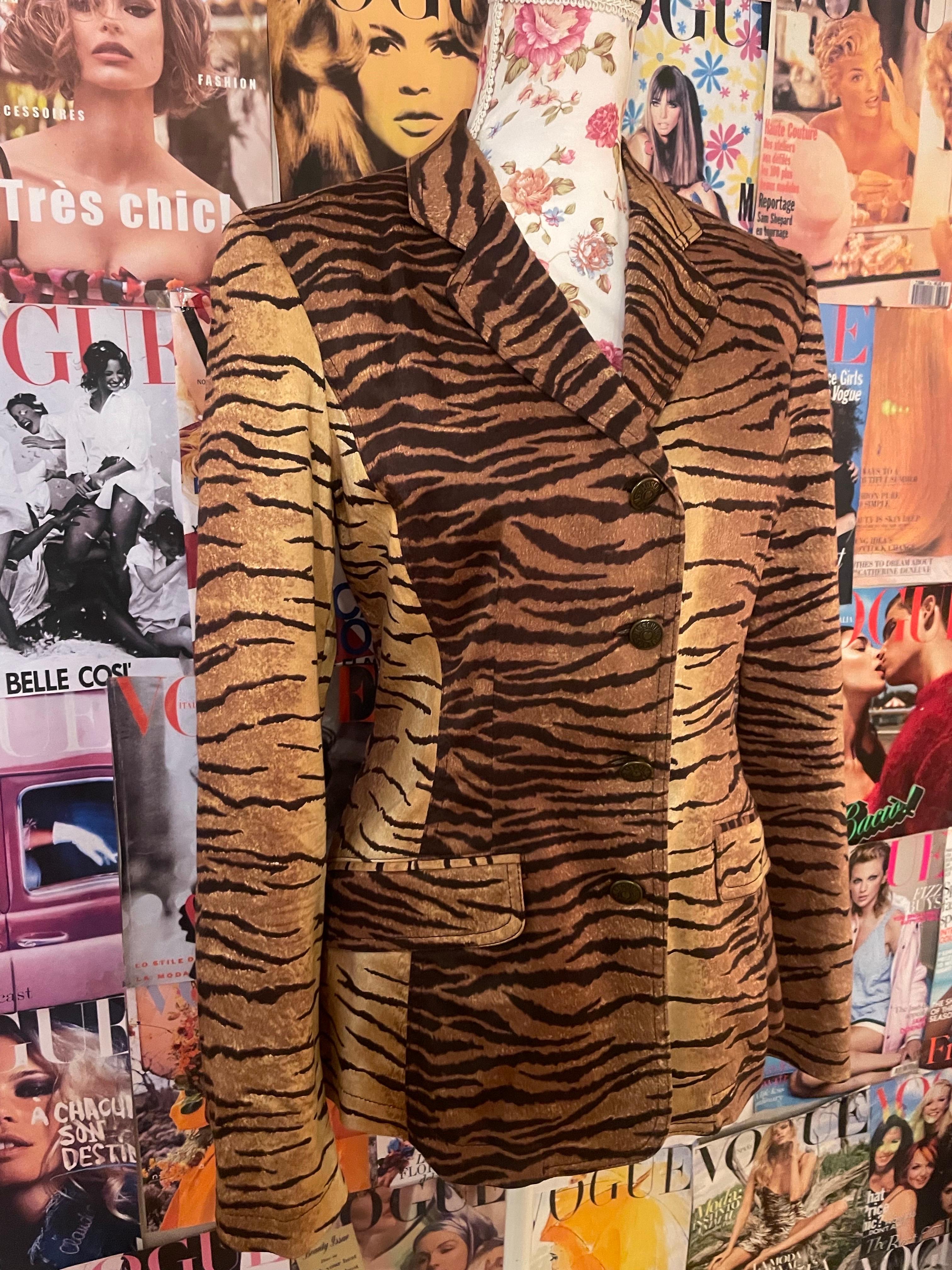 Chaqueta blazer con estampado animal vintage de los años 90 de Moschino Jeans en Excelente estado para la venta en LAGNY-SUR-MARNE, FR