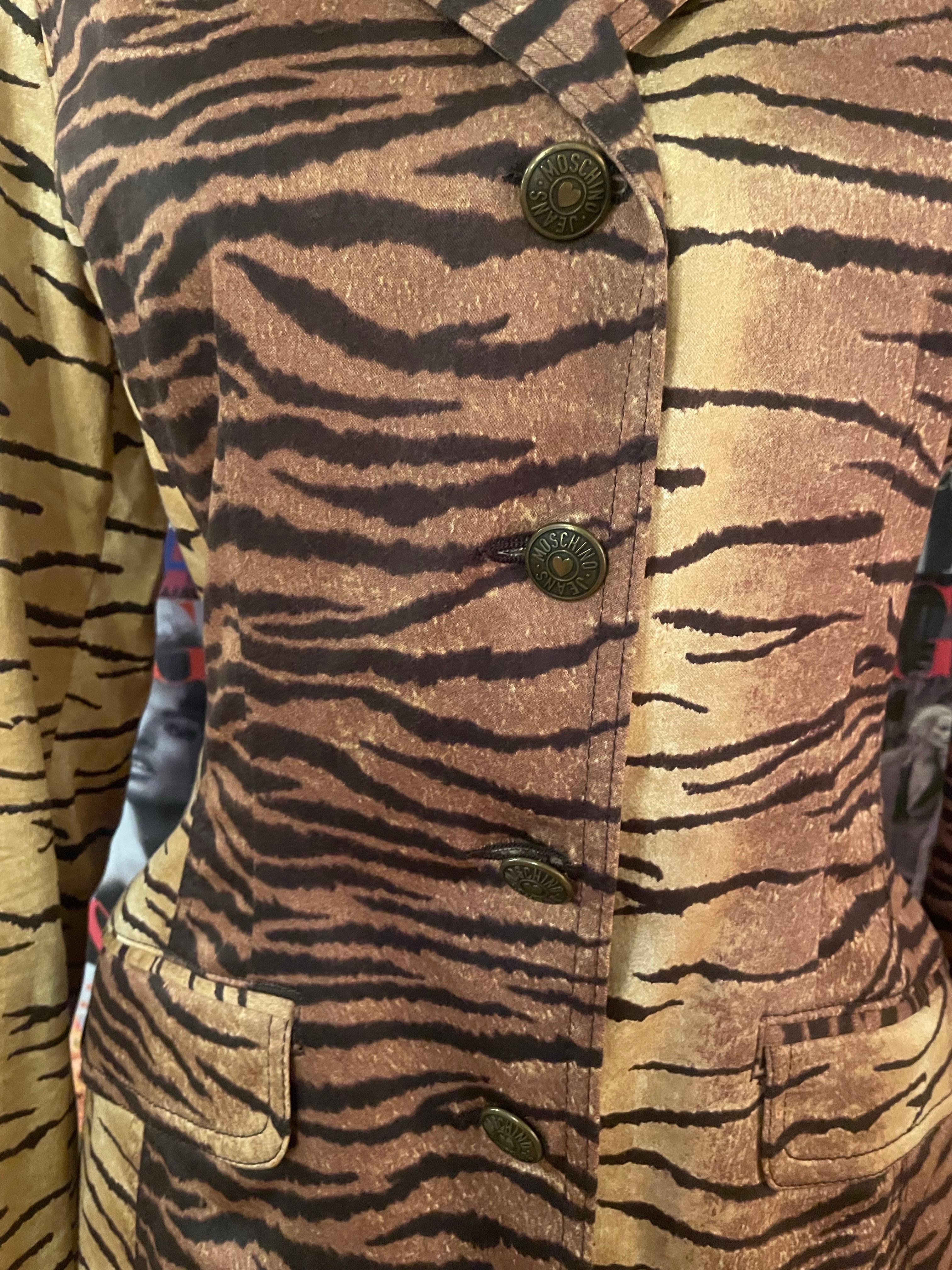 De las mujeres Chaqueta blazer con estampado animal vintage de los años 90 de Moschino Jeans en venta