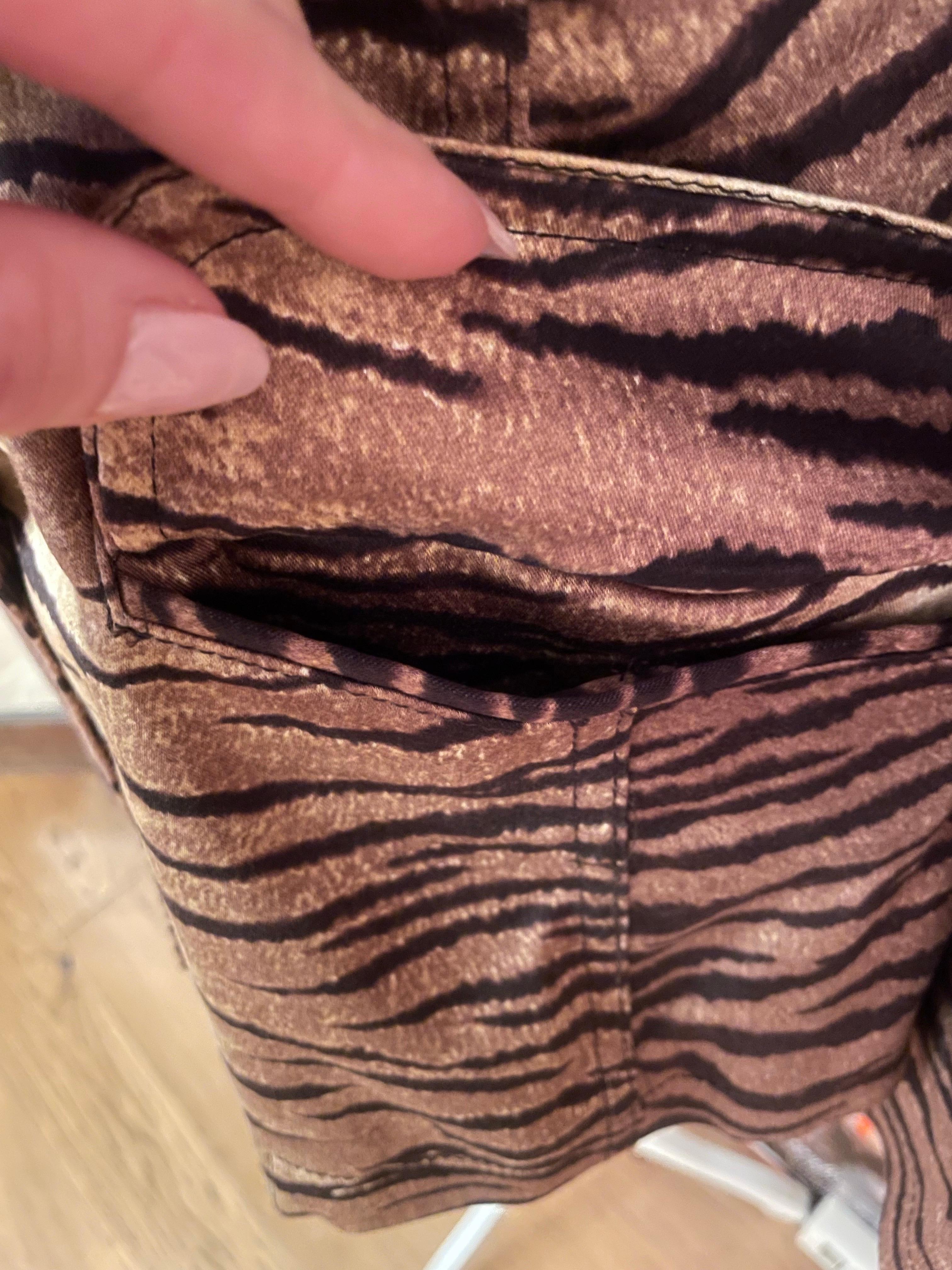 Chaqueta blazer con estampado animal vintage de los años 90 de Moschino Jeans en venta 1