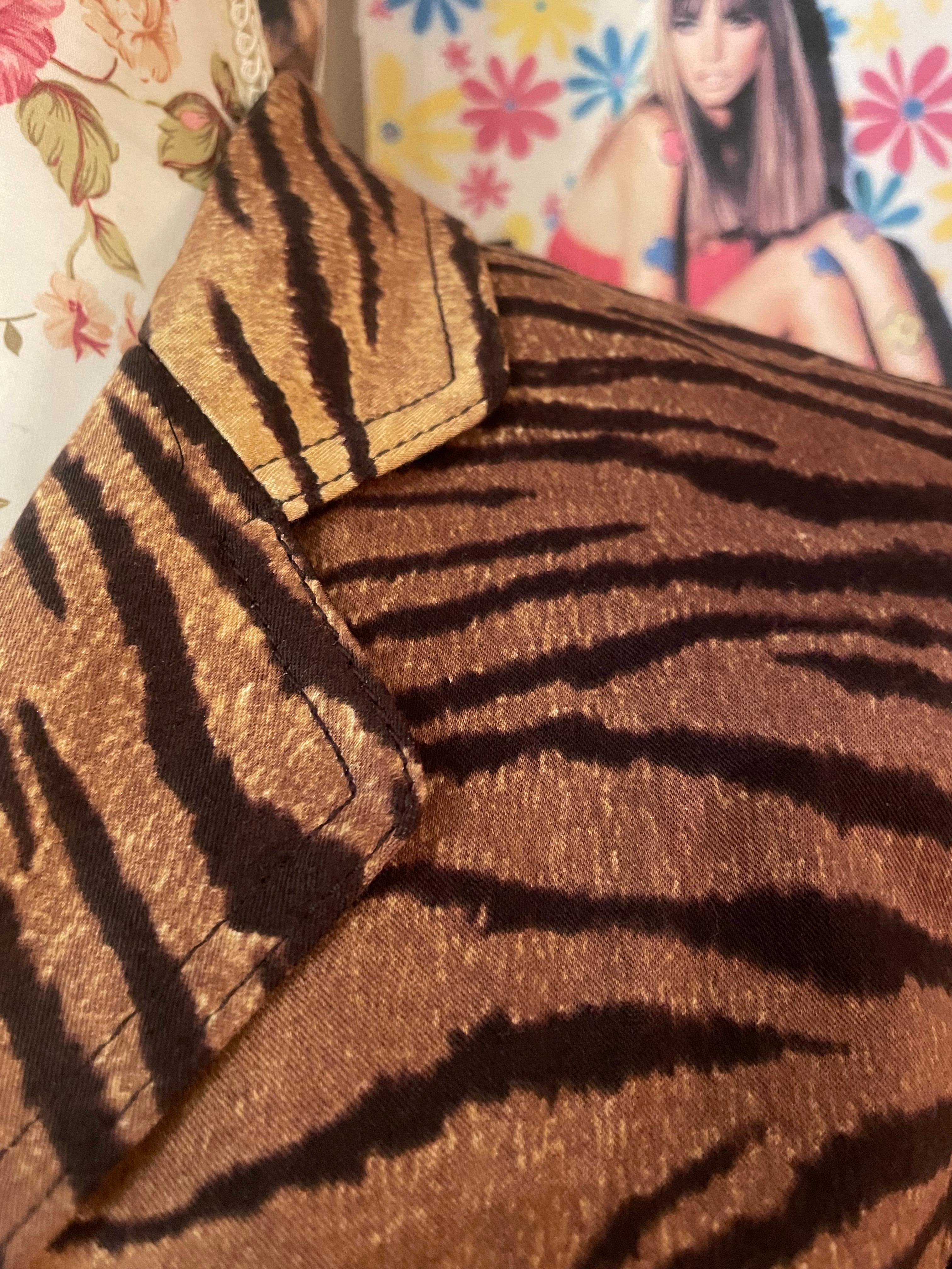 Chaqueta blazer con estampado animal vintage de los años 90 de Moschino Jeans en venta 3