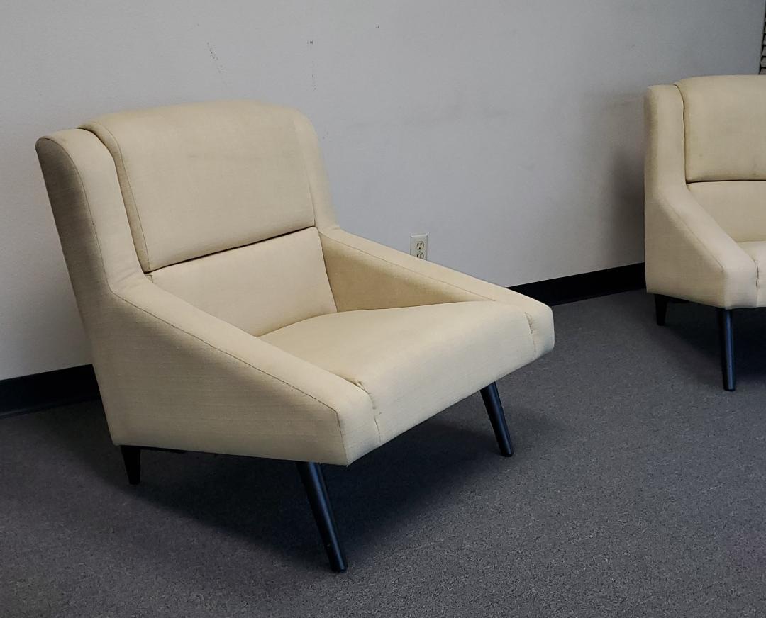 1990s Vintage Barely Yellow Upholstered Club Chairs / Lounge Chairs, A Set of 2 For Sale 3