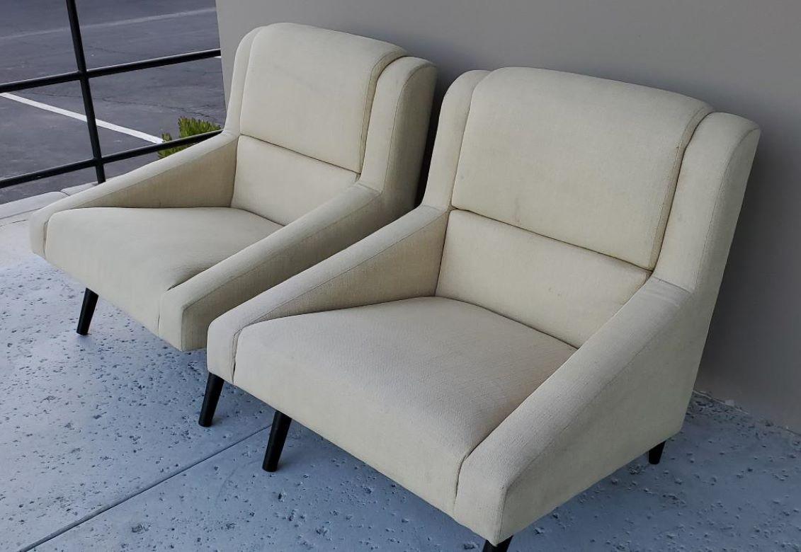 1990s Vintage Barely Yellow Upholstered Club Chairs / Lounge Chairs, A Set of 2 For Sale 9