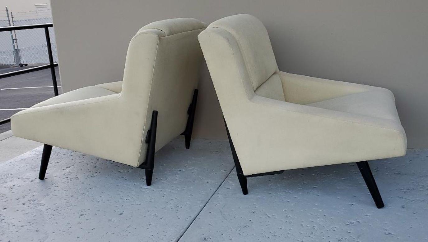 Mid-Century Modern 1990s Vintage Barely Yellow Upholstered Club Chairs / Lounge Chairs, A Set of 2 For Sale