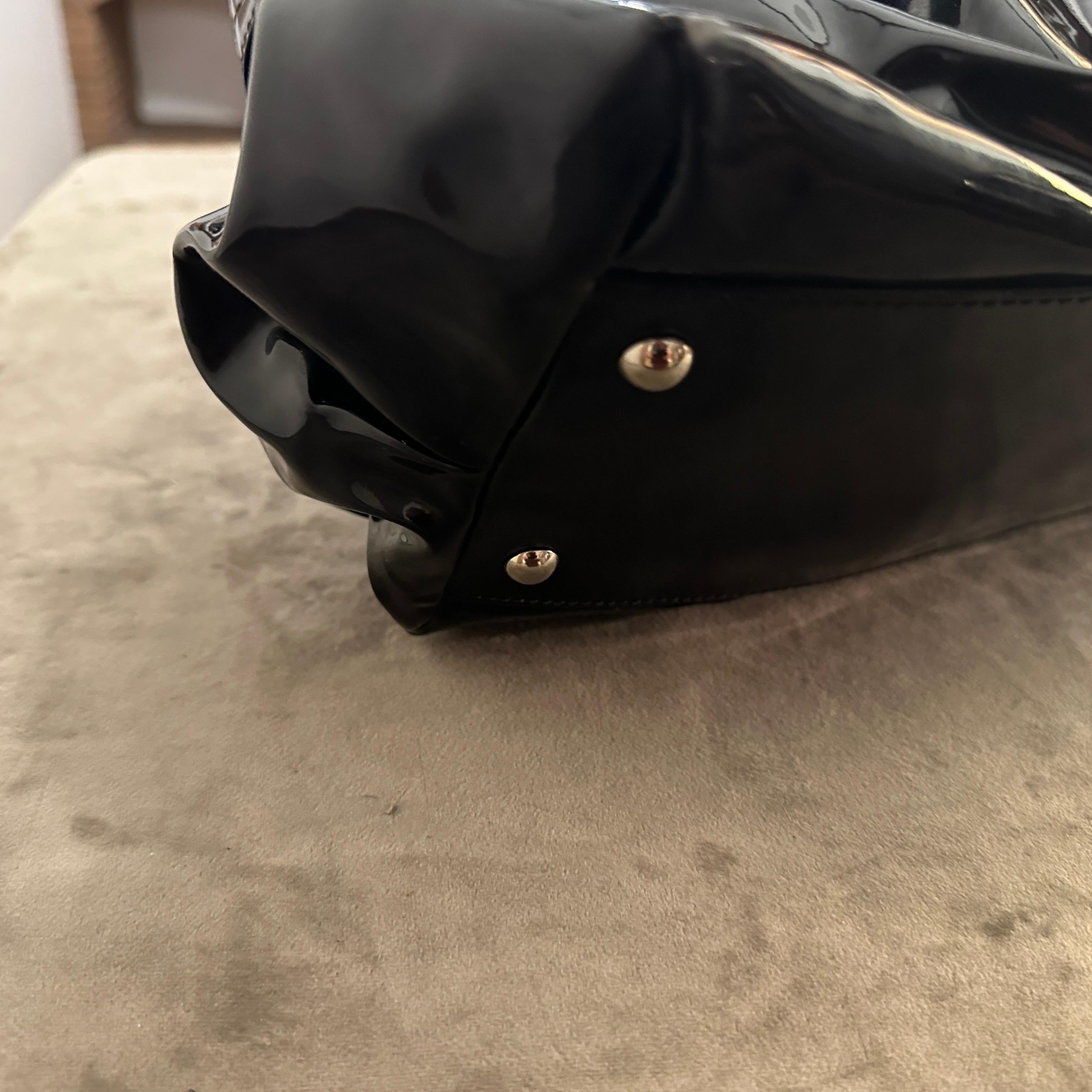 1990 Vintage Sac à main en cuir noir et plastique par Gianni Versace en vente 3