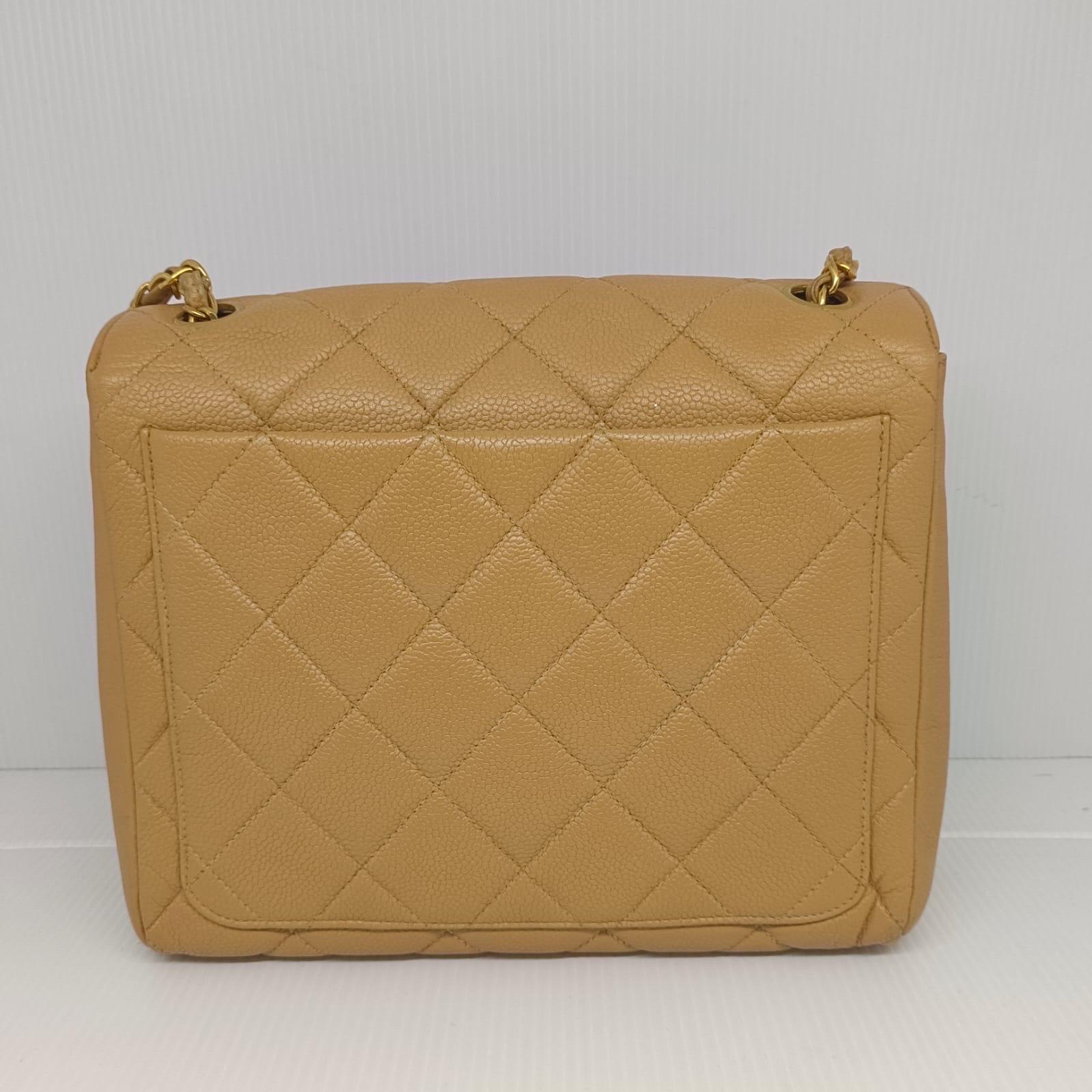 1990s Vintage Chanel Beige Caviar Leather Flap Bag For Sale 1