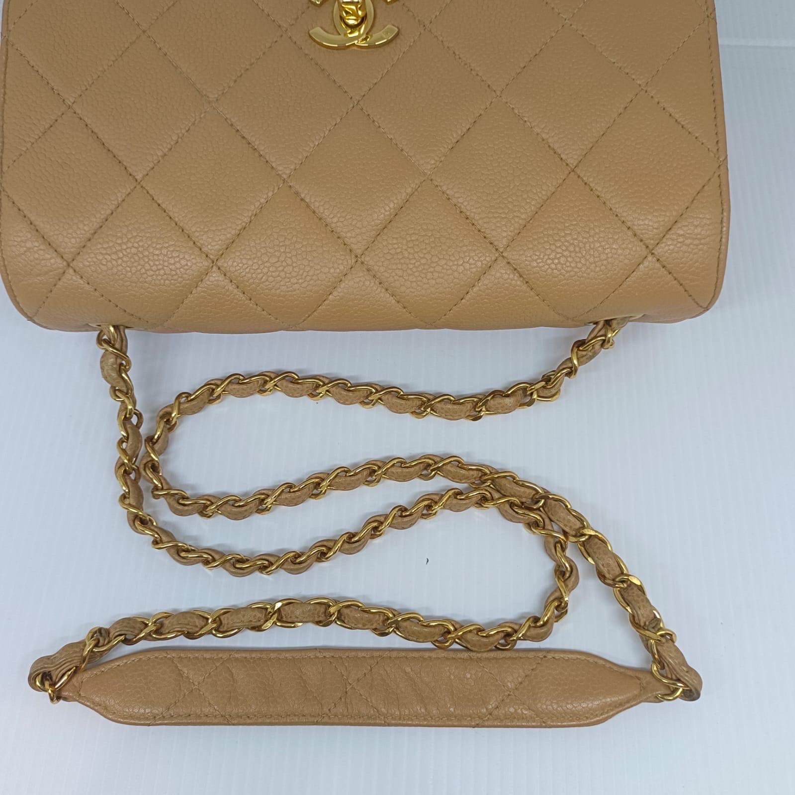 1990s Vintage Chanel Beige Caviar Leather Flap Bag For Sale 3