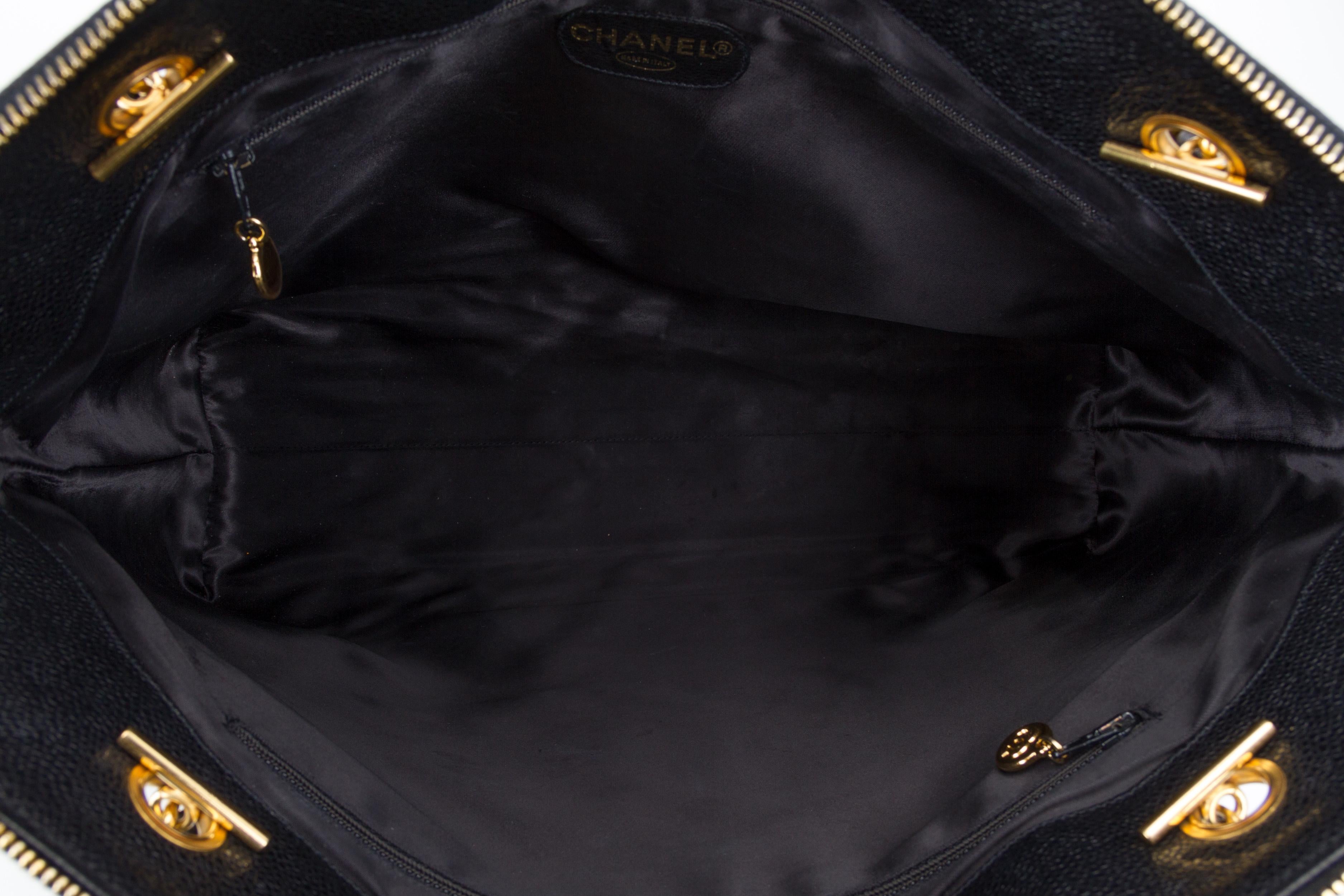 1990's Vintage Chanel Schwarz Kaviar Zipper Tote Bag 2