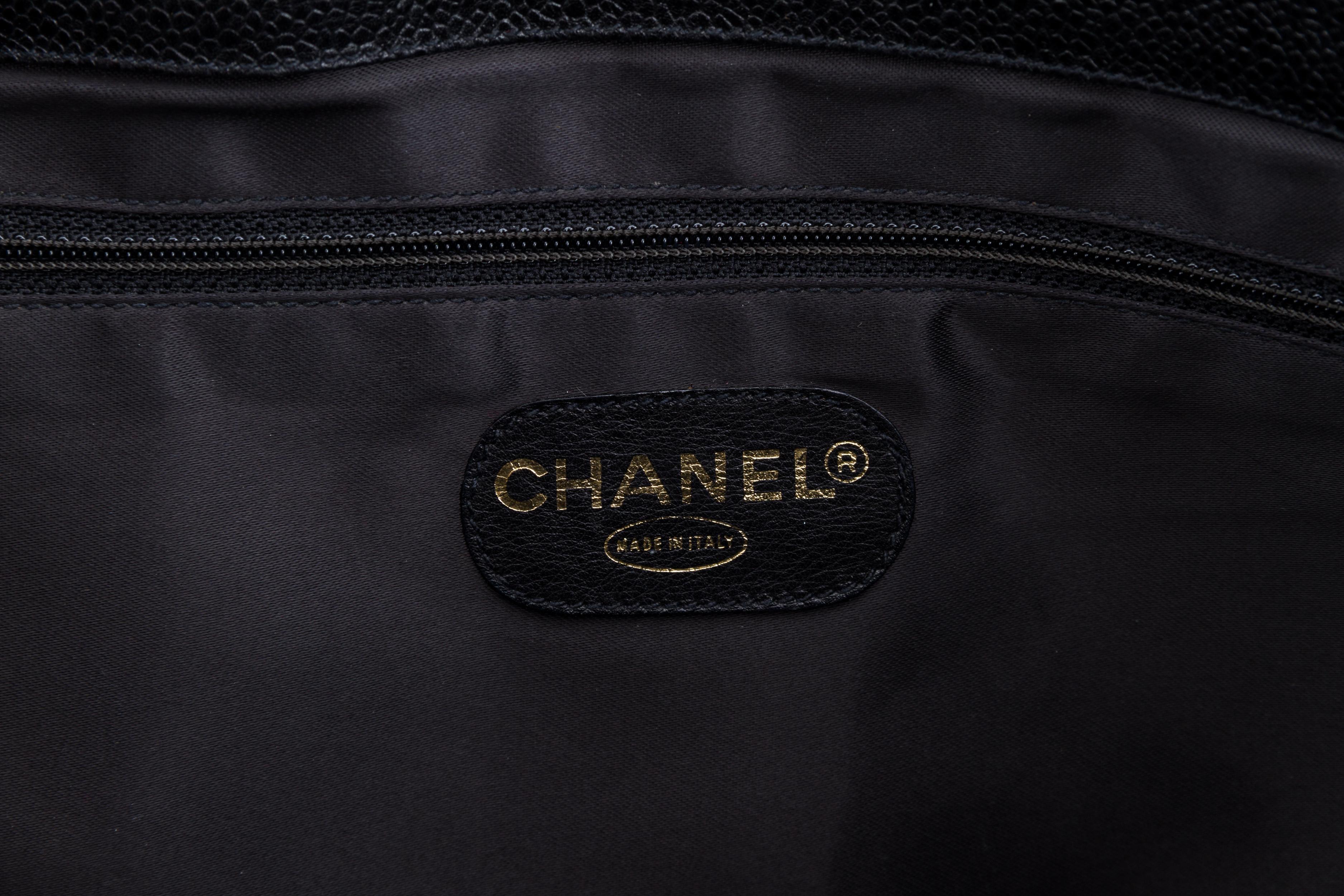 Women's 1990's Vintage Chanel Black Caviar Zipper Tote Bag