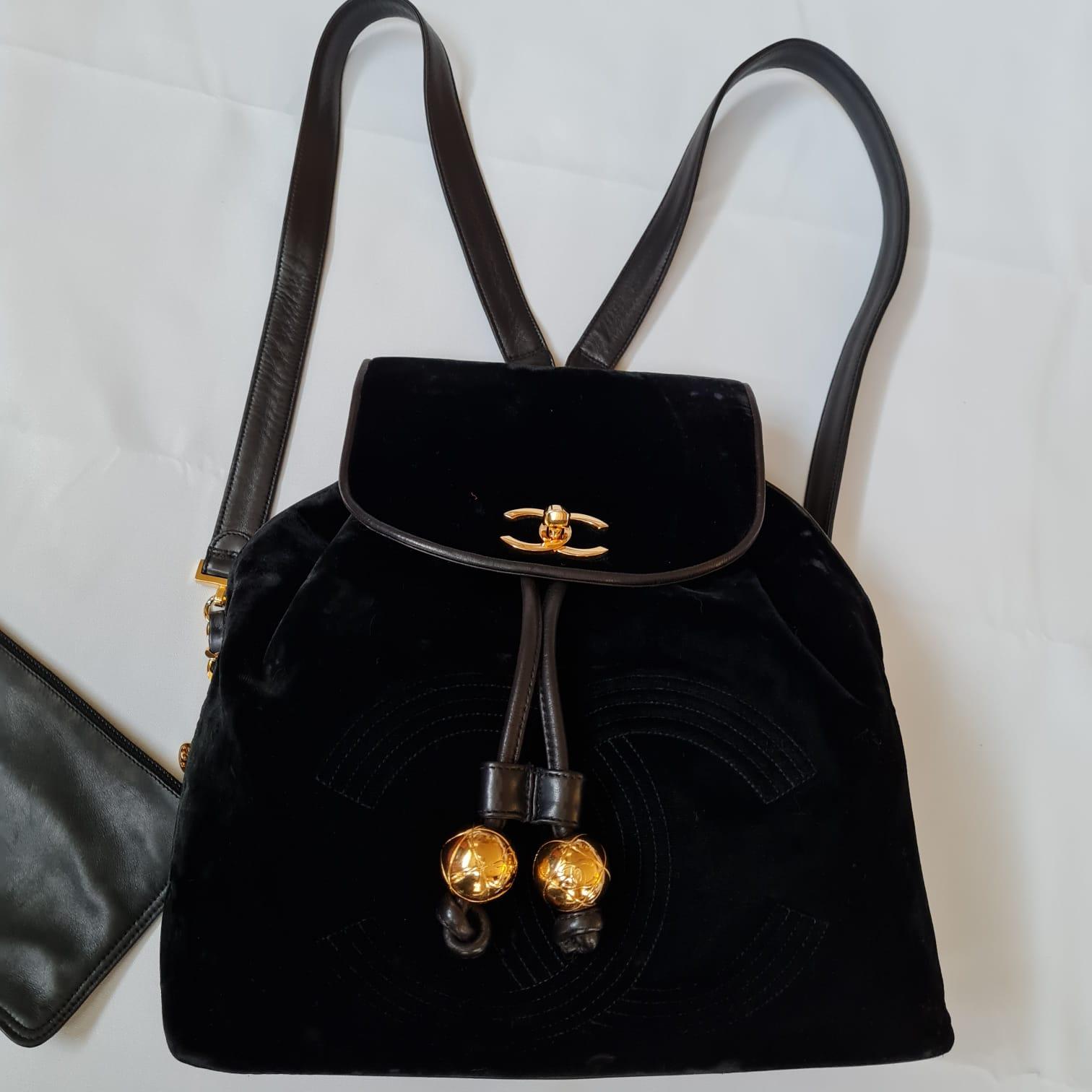 1990s Vintage Chanel Black Velvet Drawstring CC Backpack In Good Condition In Jakarta, Daerah Khusus Ibukota Jakarta