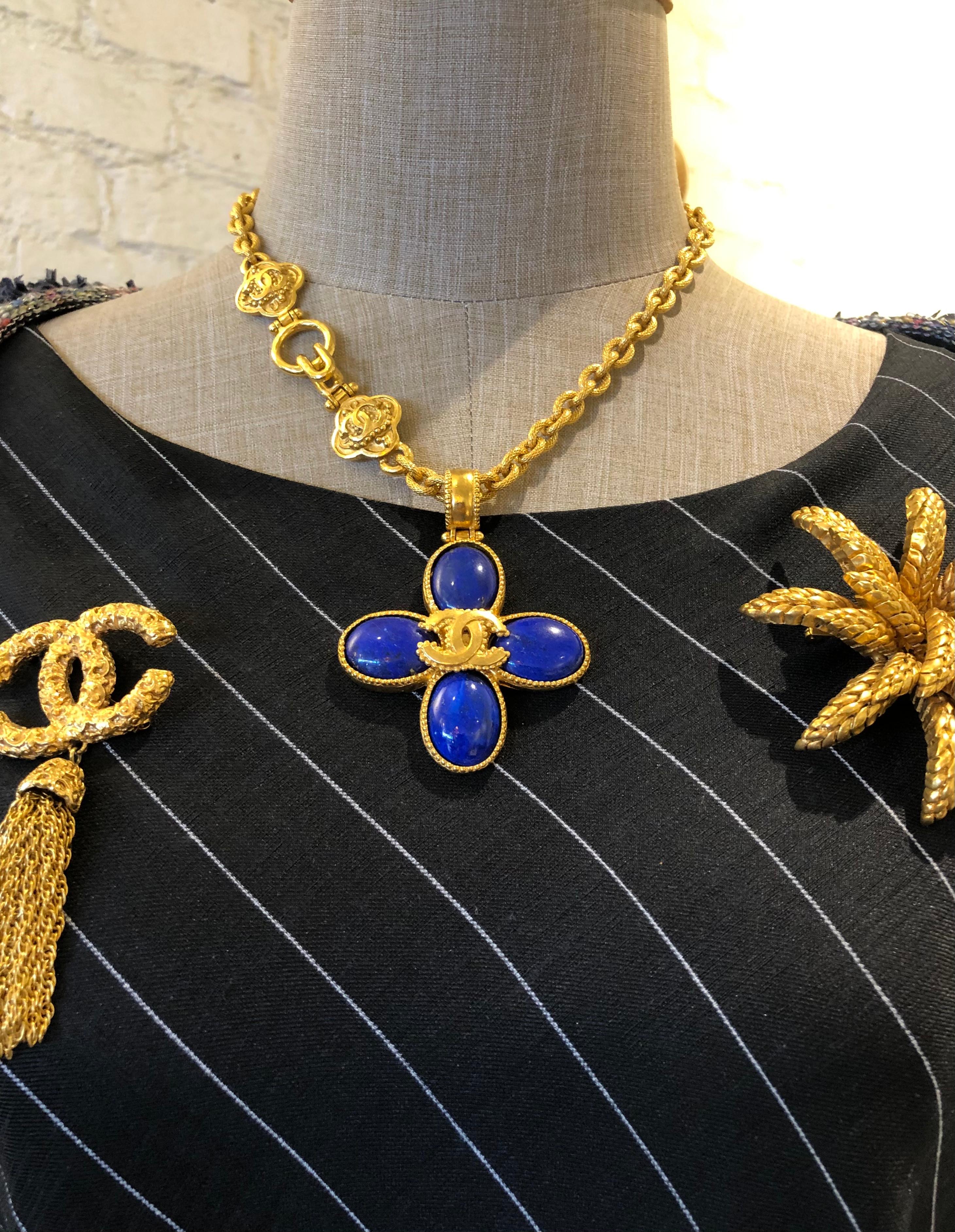 Vintage CHANEL Blue Lapis Lazuli Clover Gold Toned CC Chain Necklace For Sale 3