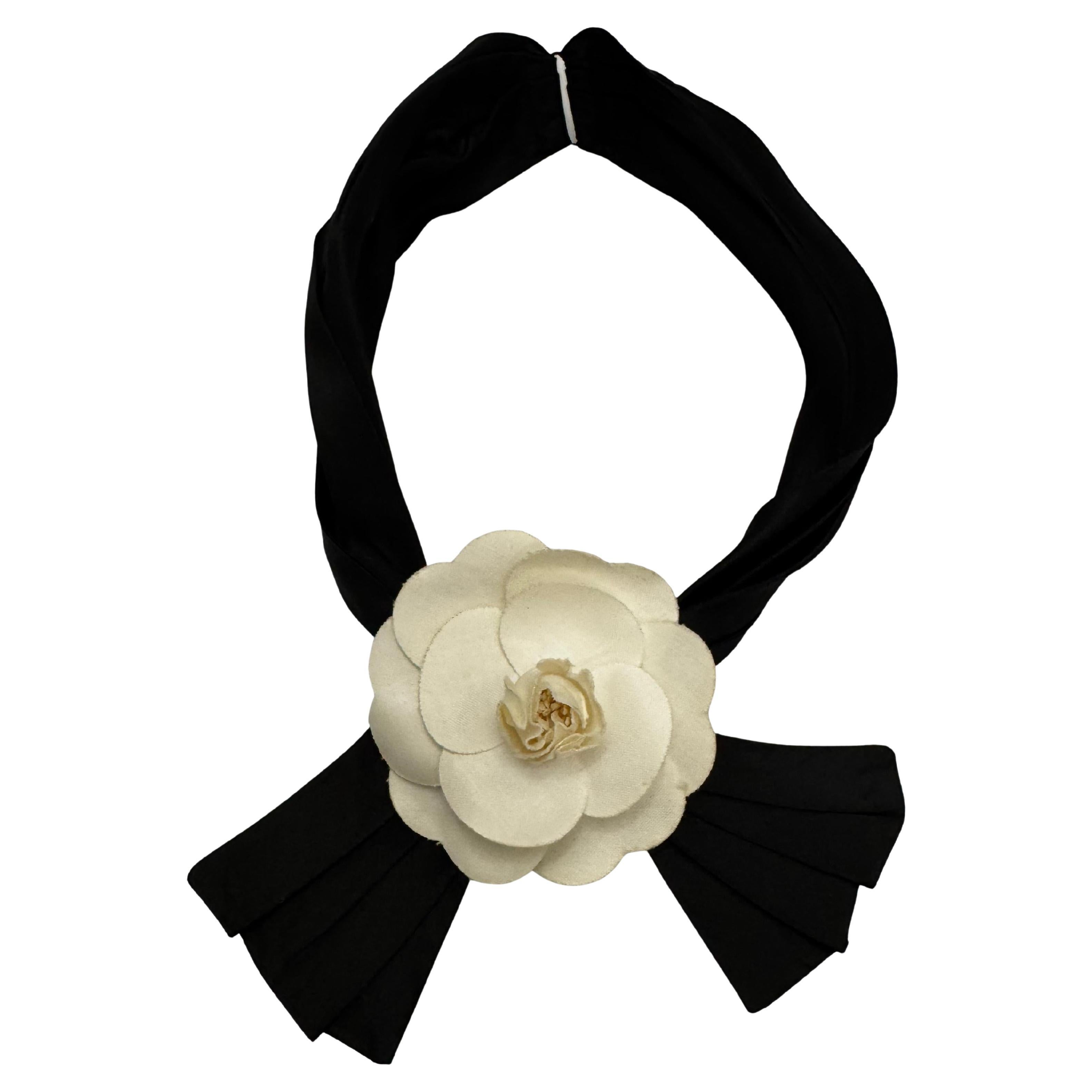 1990s Vintage CHANEL Camellia Headband Off-white Black
