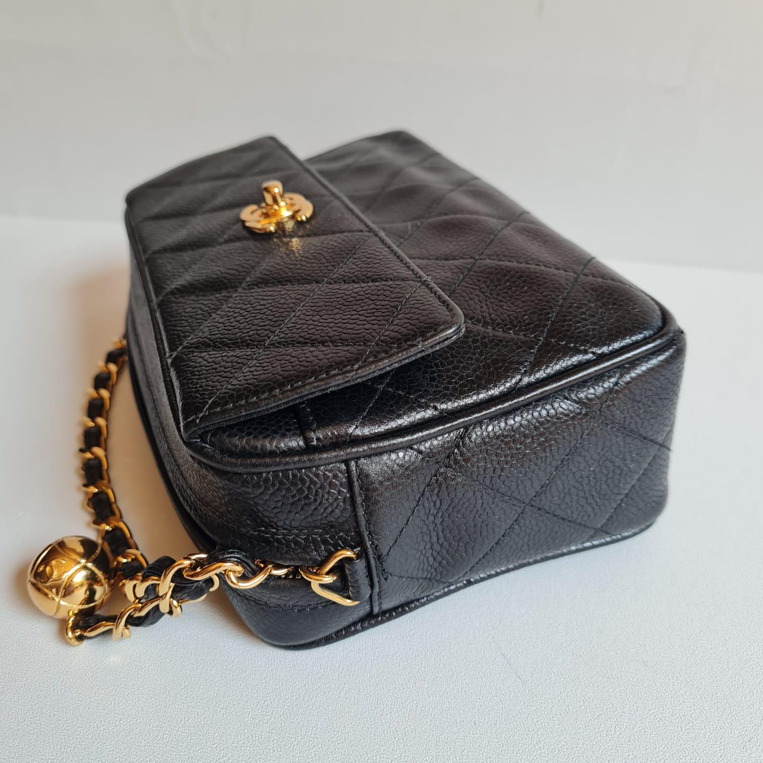 1990s Vintage Chanel Caviar Quilted Mini Camera Bag In Good Condition In Jakarta, Daerah Khusus Ibukota Jakarta