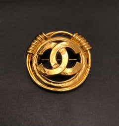 1990 Vintage CHANEL Gold Toned CC Brooch