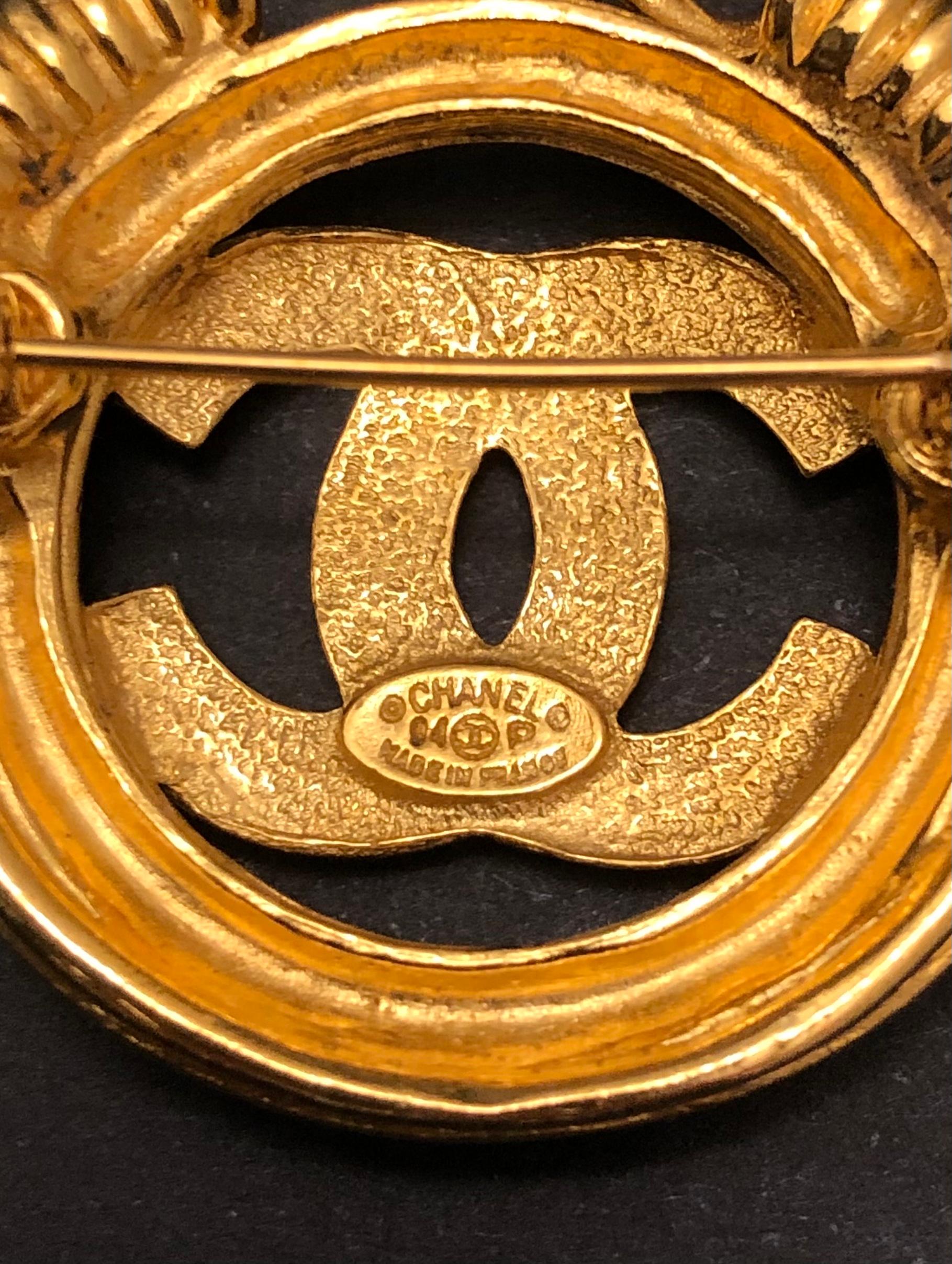 Women's or Men's 1990s Vintage CHANEL Gold Toned CC Brooch For Sale