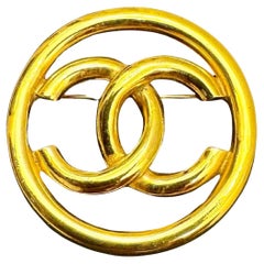 1990s Vintage CHANEL Broche CC Tono Oro