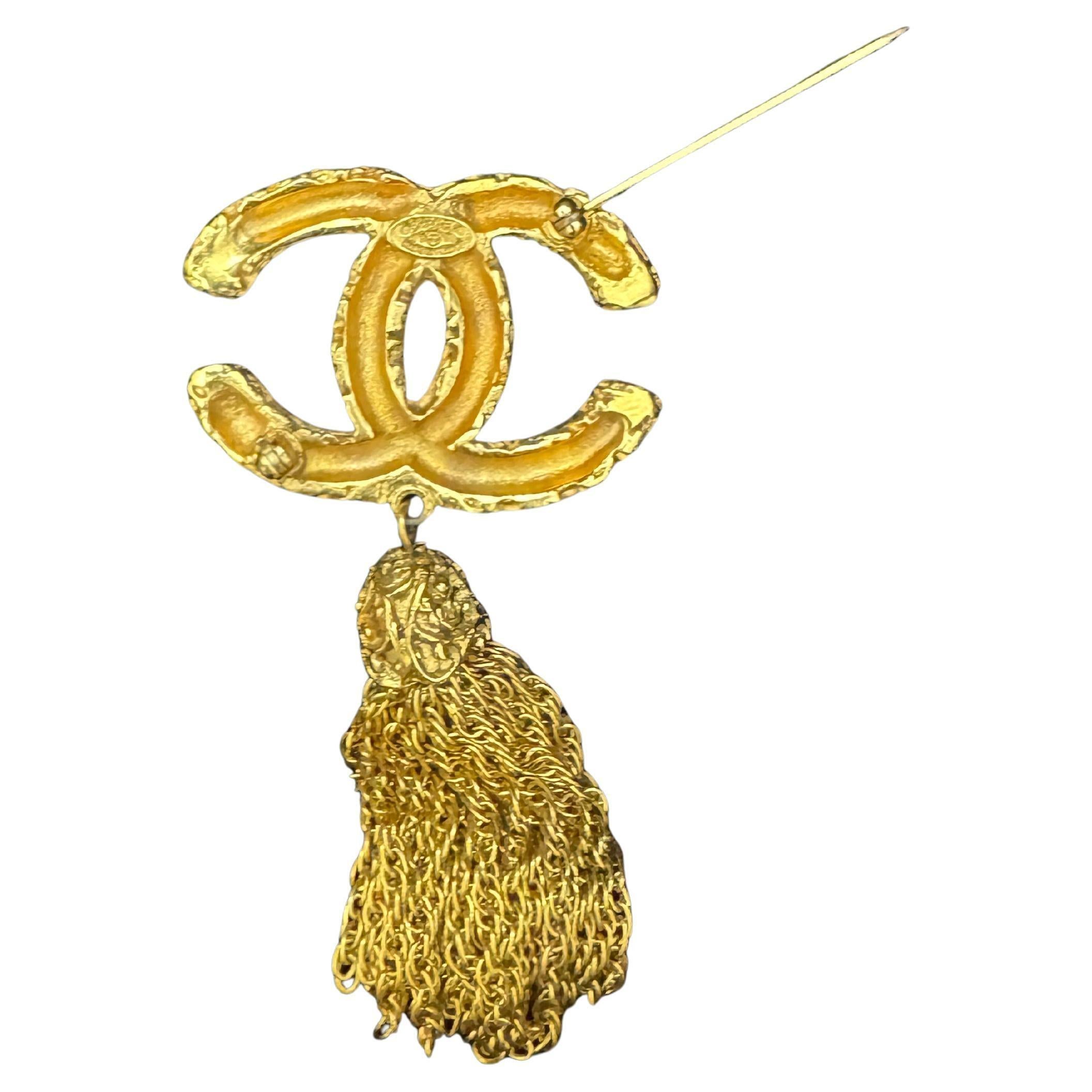 Vintage Chanel anni '90, spilla con nappe in oro CC in vendita 6