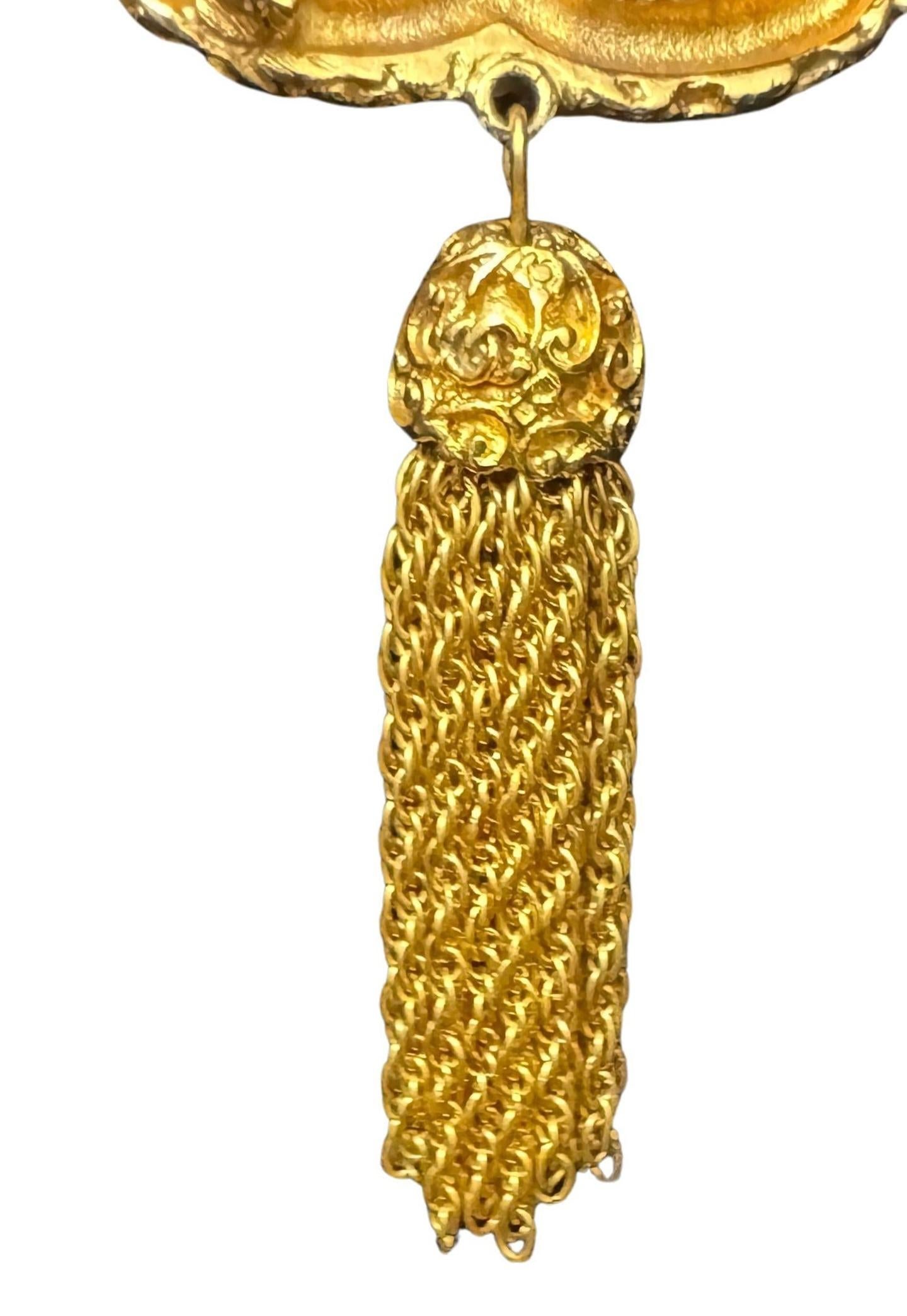 Vintage Chanel anni '90, spilla con nappe in oro CC in vendita 4
