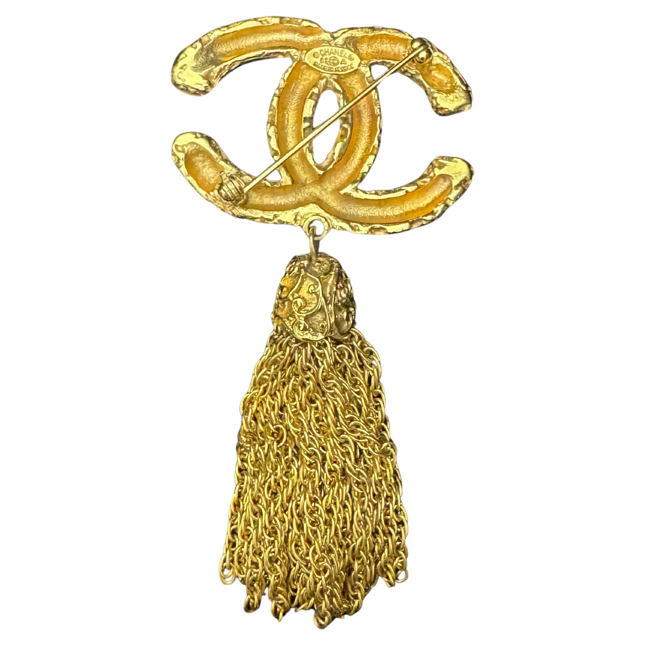 Vintage Chanel anni '90, spilla con nappe in oro CC in vendita 5
